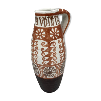 Ceramic pitcher XXeme decor stylize white and black background