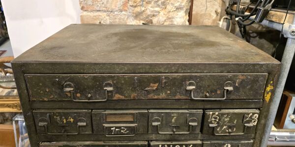 Etabli militaire - Deux servantes de mécanicien militaires en métal