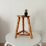 Vintage tripod stool in beech wood.