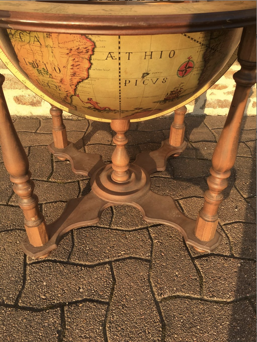 Vintage world map bar in wood