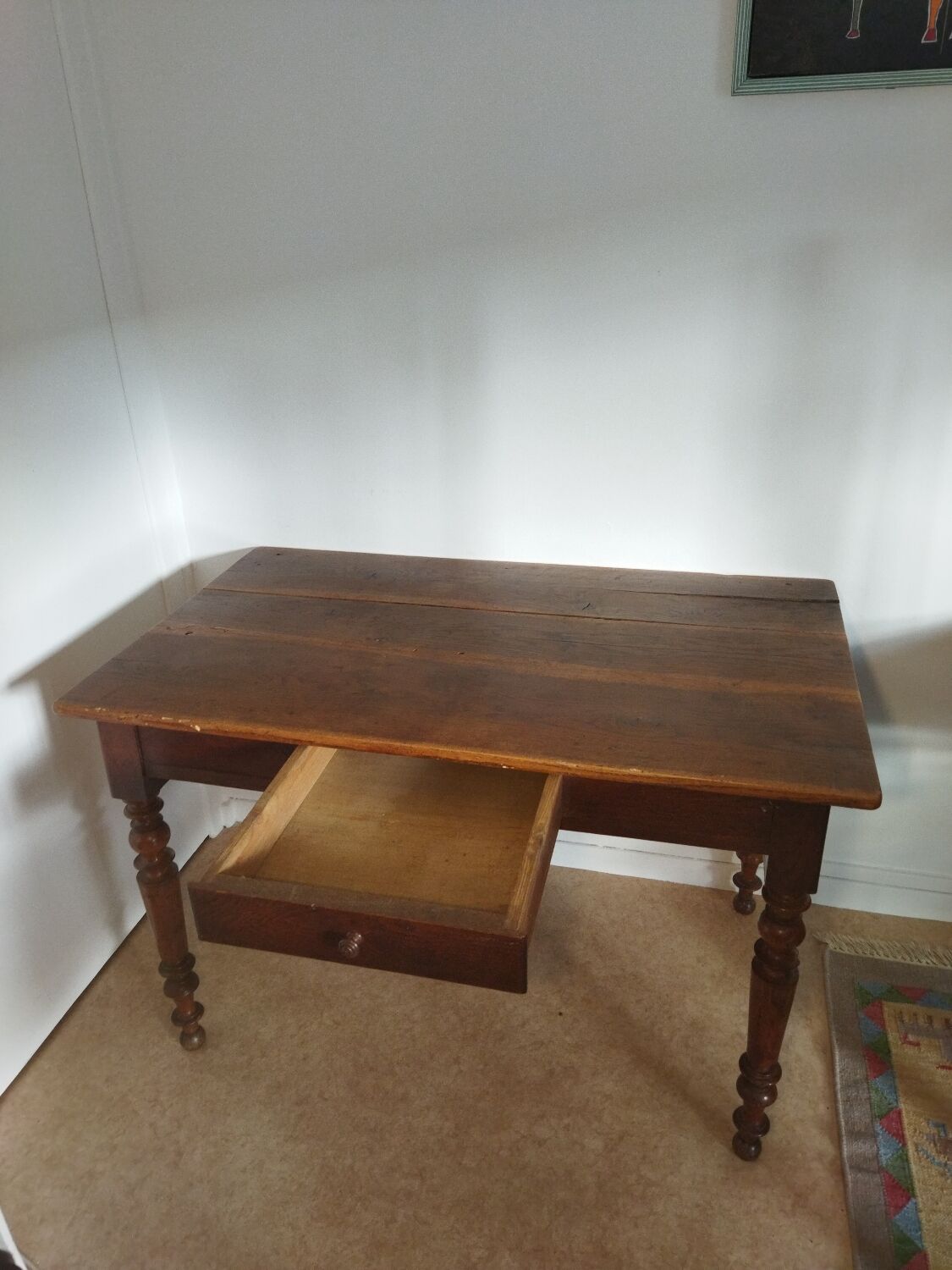 Desk with turned legs