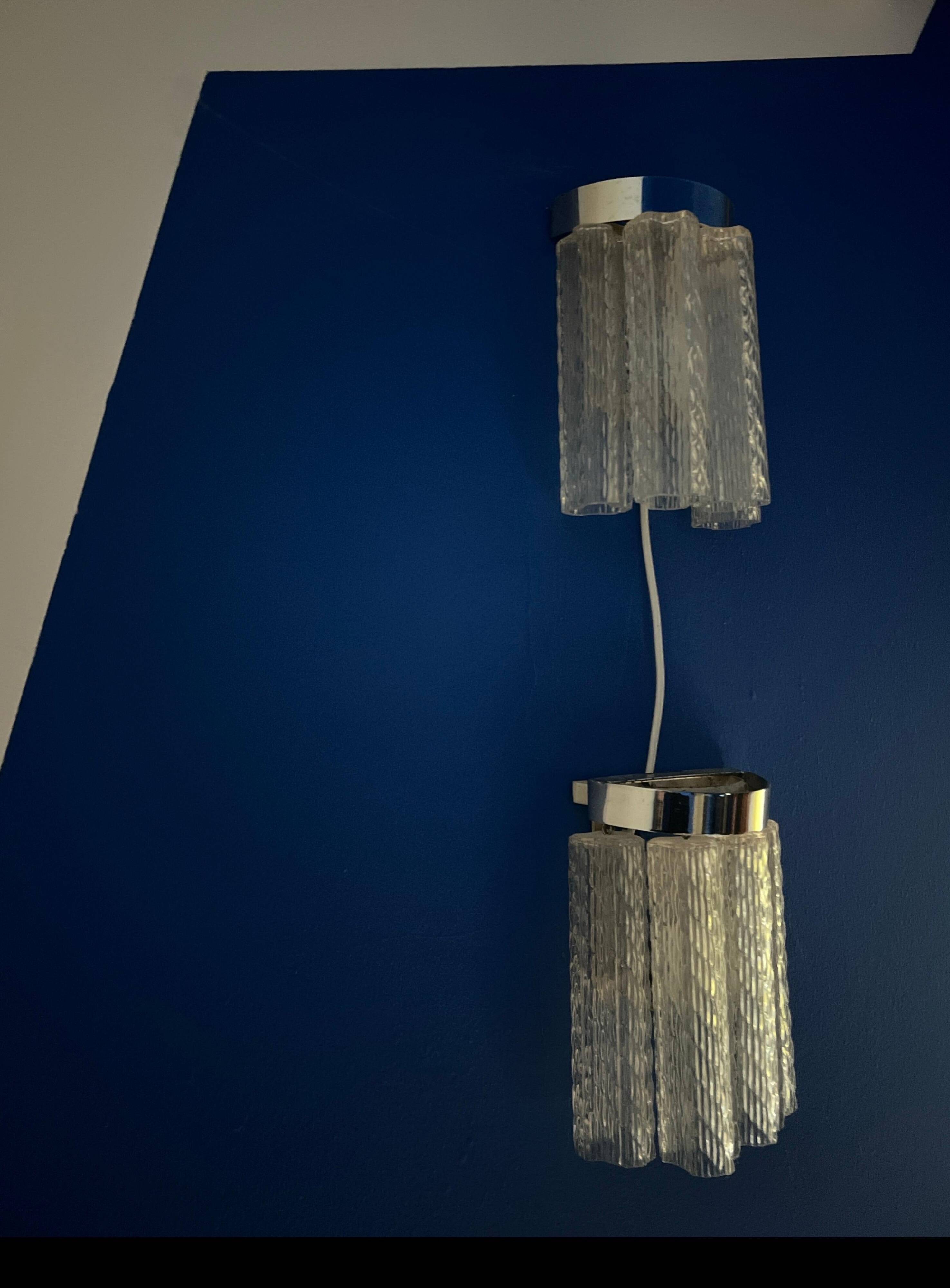 Set of two wall sconces in Murano glass and chromed metal, Italian Decorative