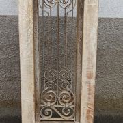 Antique pedestal table in wood and wrought iron