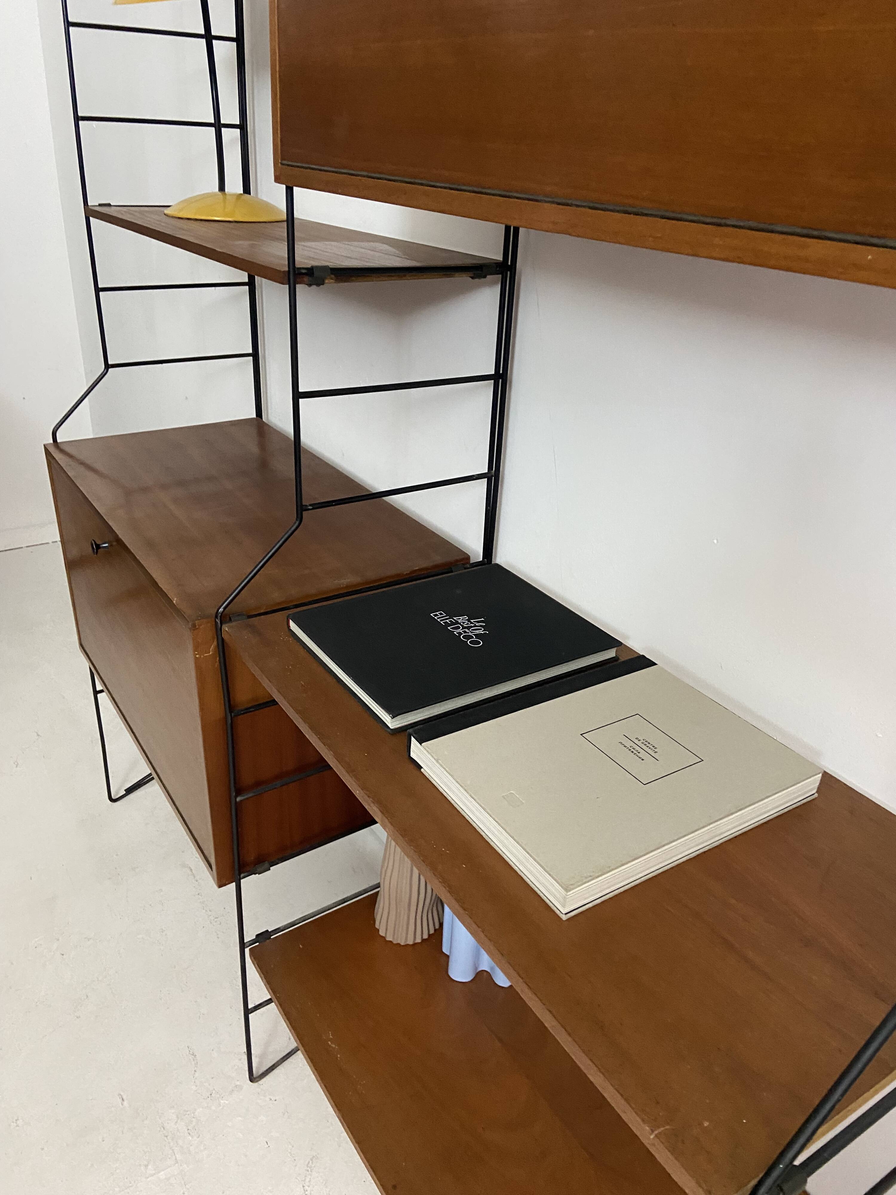 Bibliothèque vintage string en métal et teck