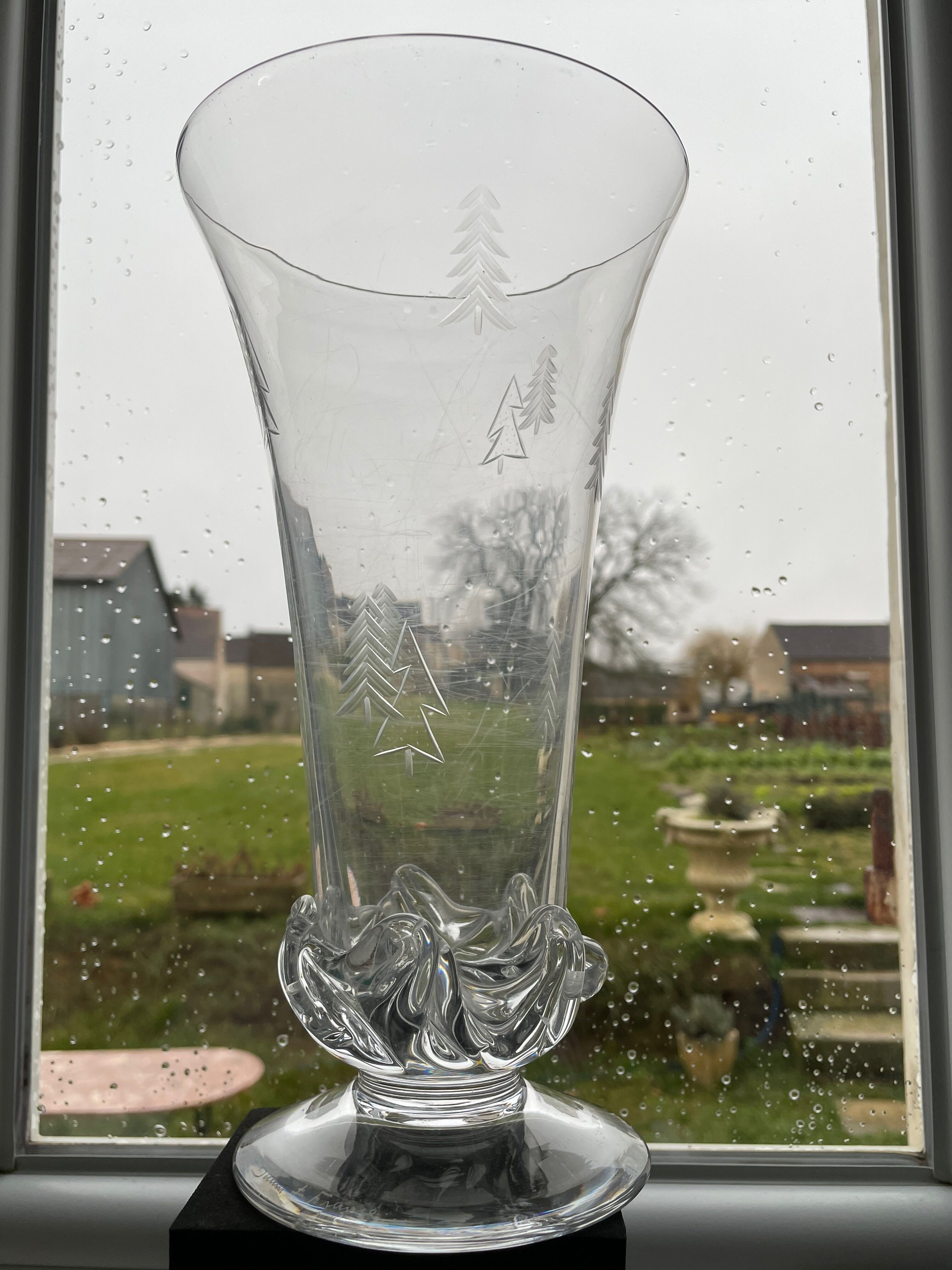 Daum vase, crystal blown and worked hot