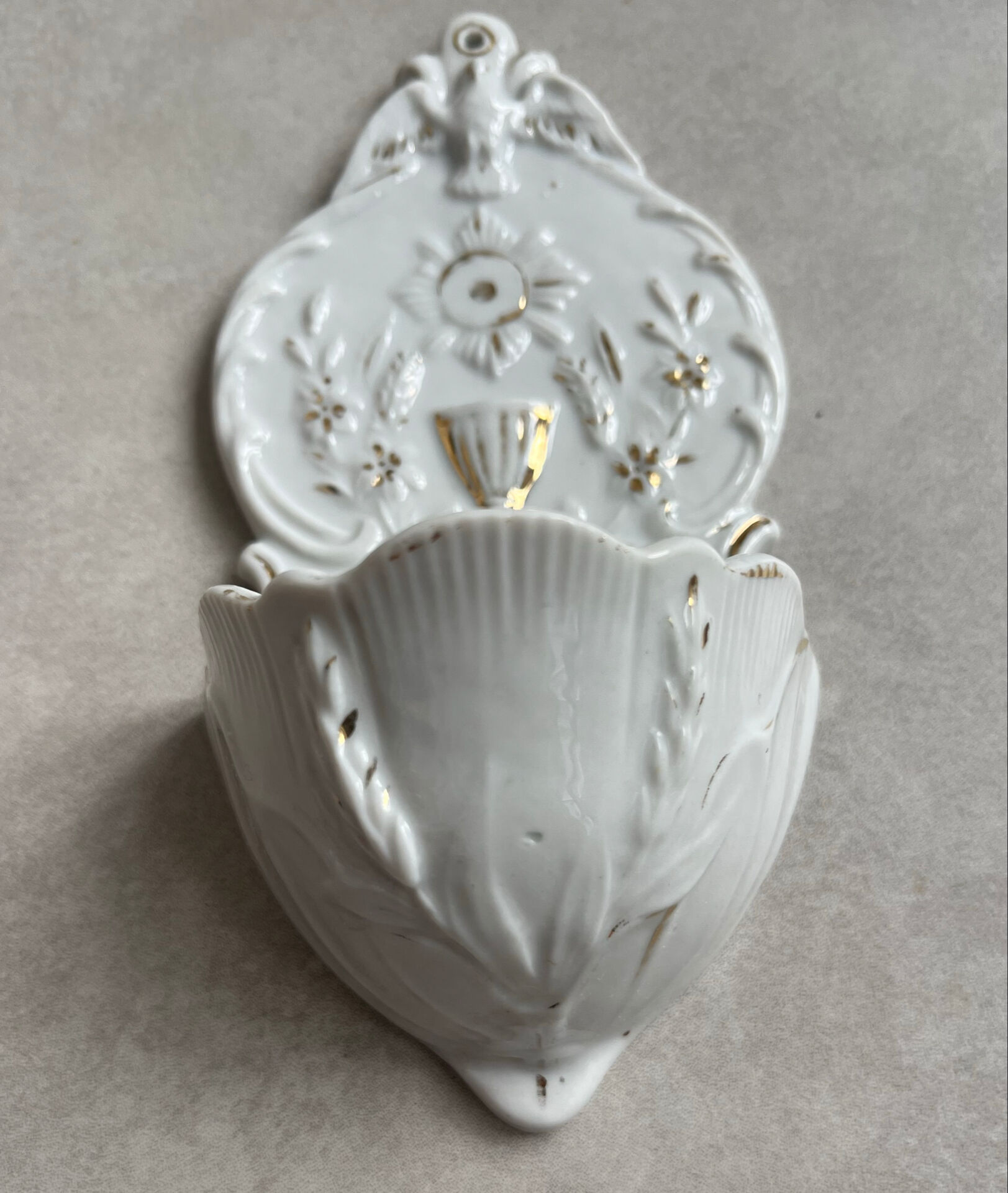 Bénitier en porcelaine « calice » fin XIXème