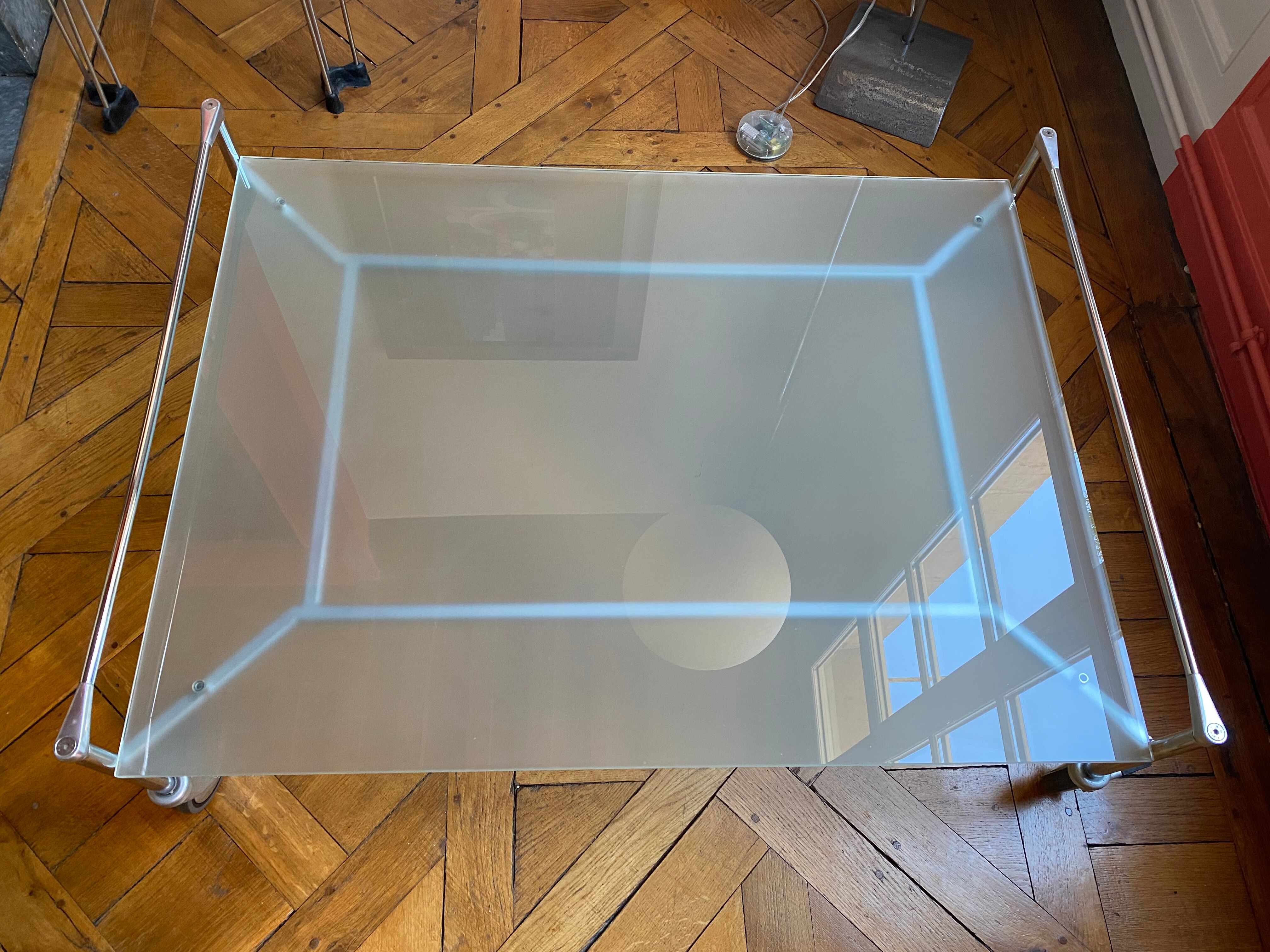 Table basse roulante (design italien)