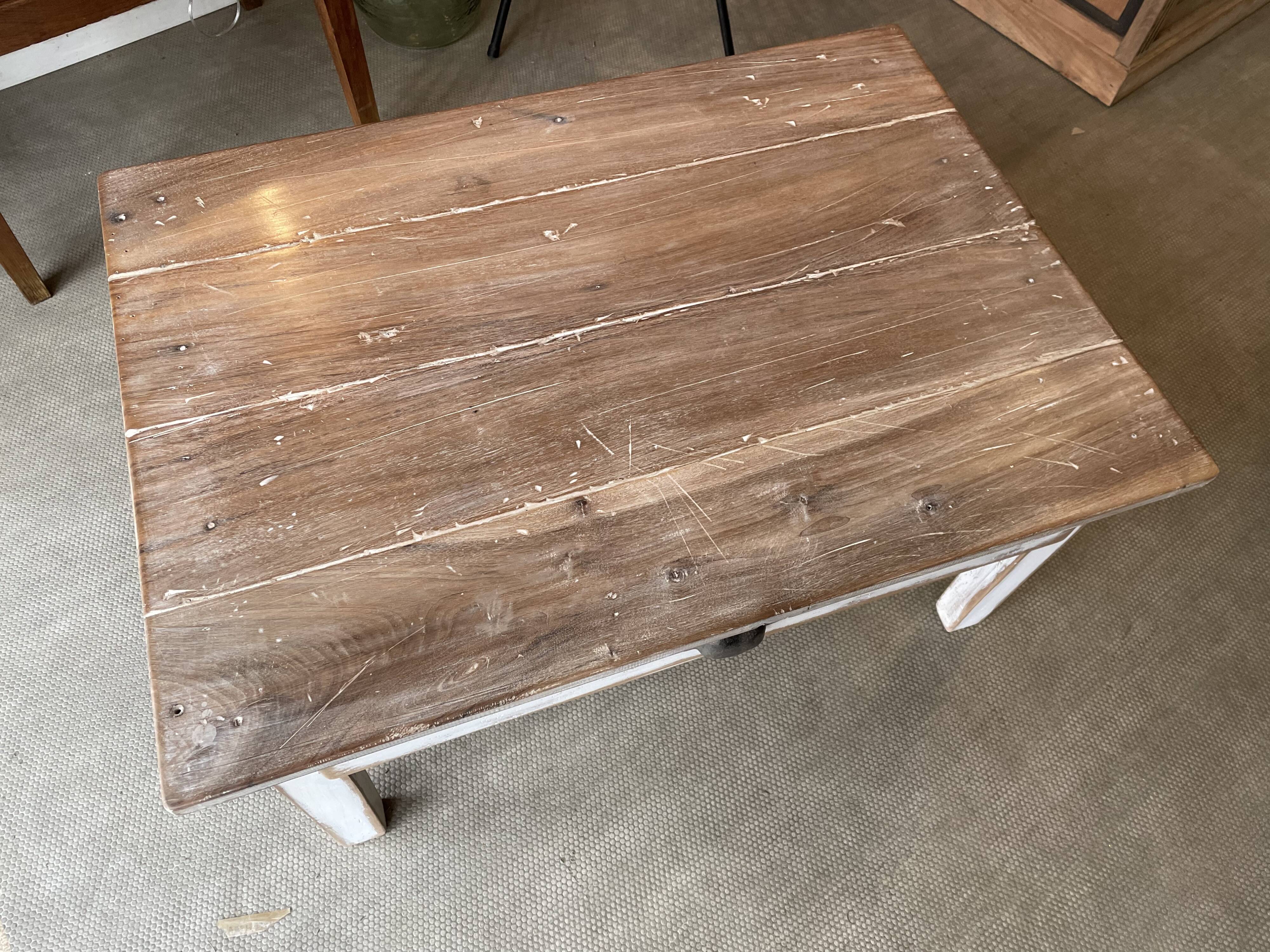 Coffee table with drawer