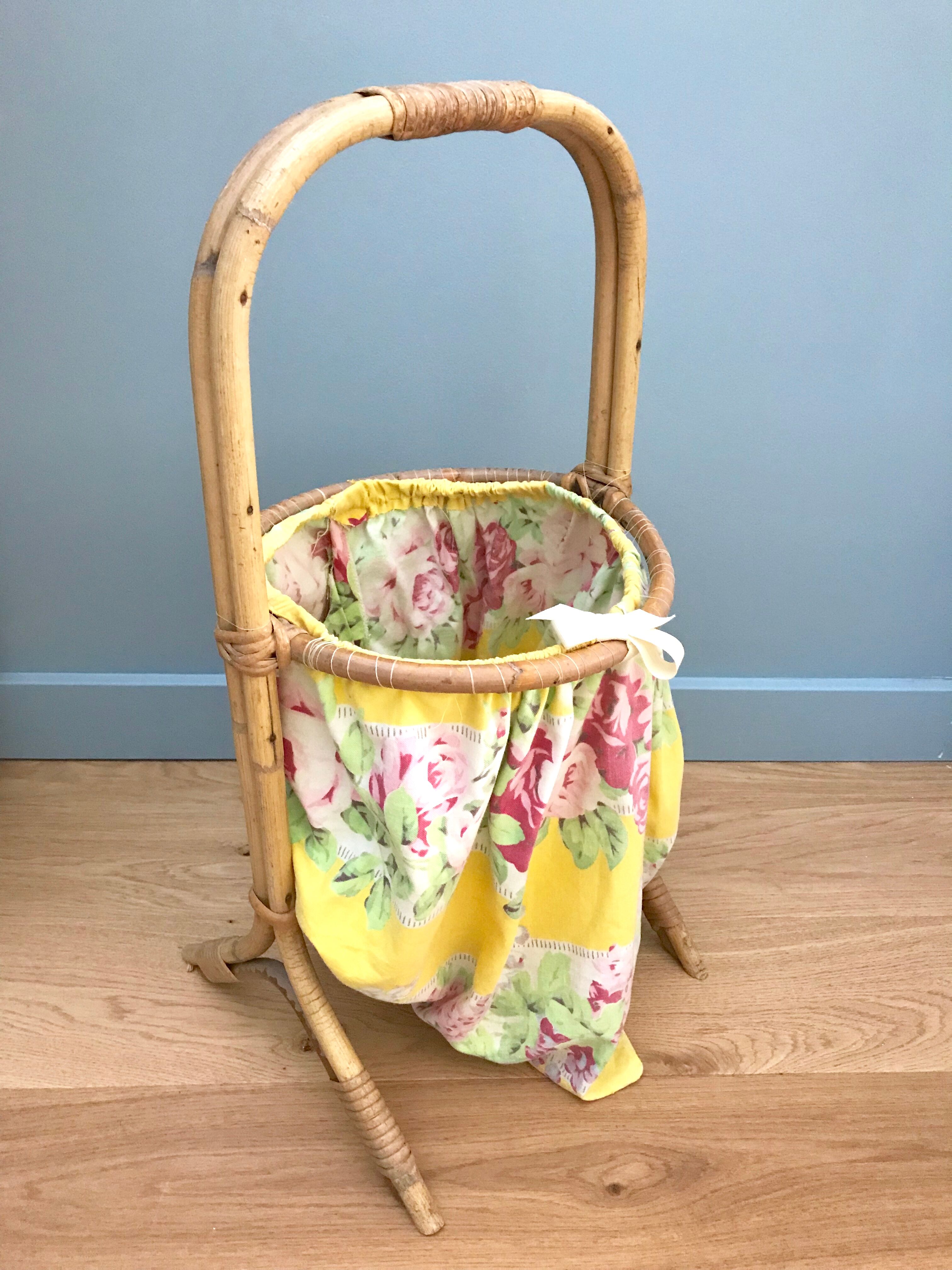 Worker in rattan and vintage fabric