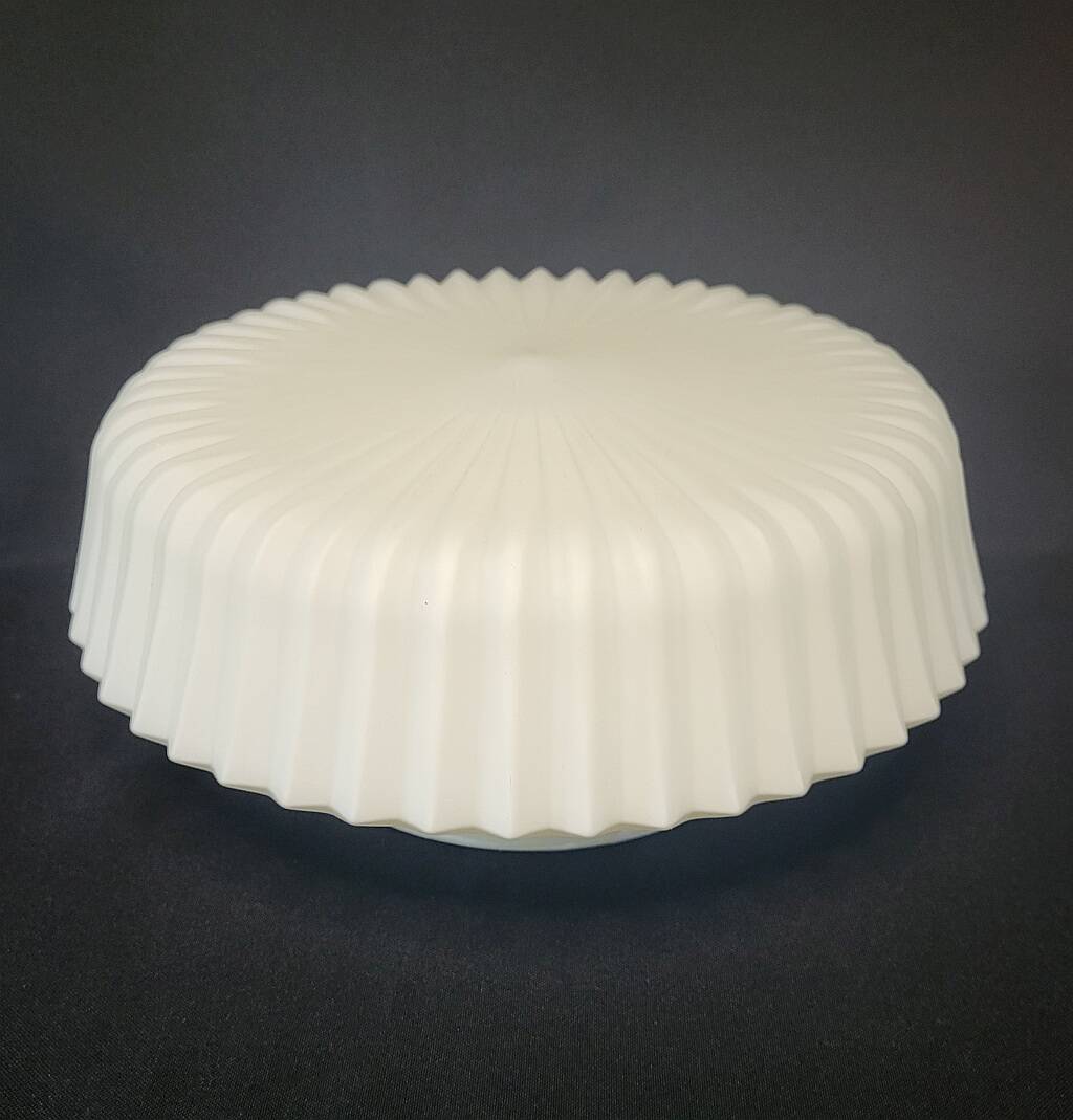 Plafonnier en verre blanc mat nervuré