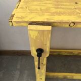 Yellow patinated establishment