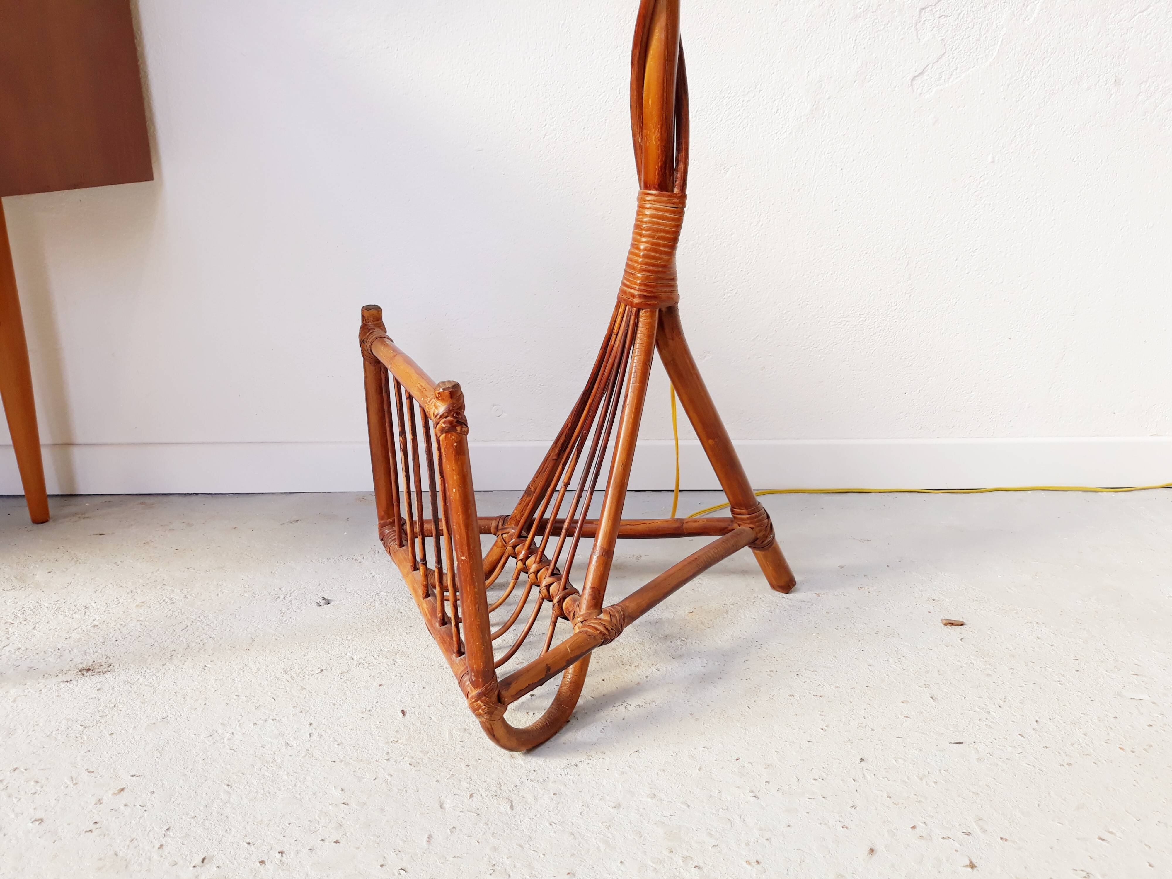 Lamppost wears vintage rattan magazine