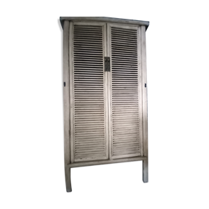 Armoire portes persiennes
