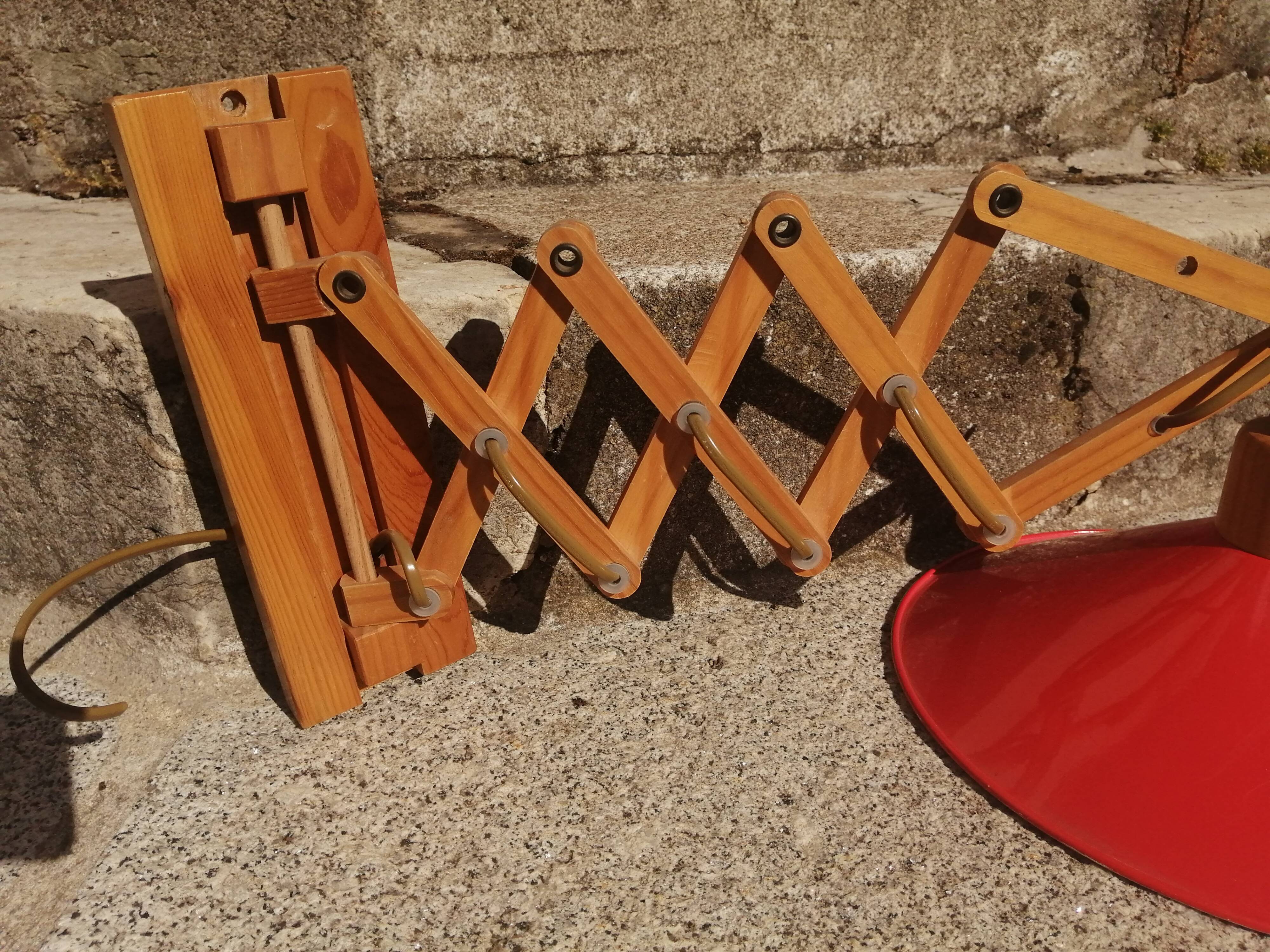 Scandinavian design wooden accordion wall lamp