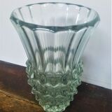 Vase en verre moulé à pointes