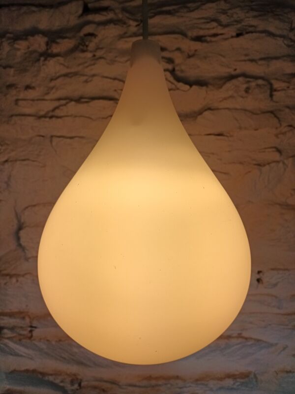 Suspension scandinave ''goutte'' en opaline