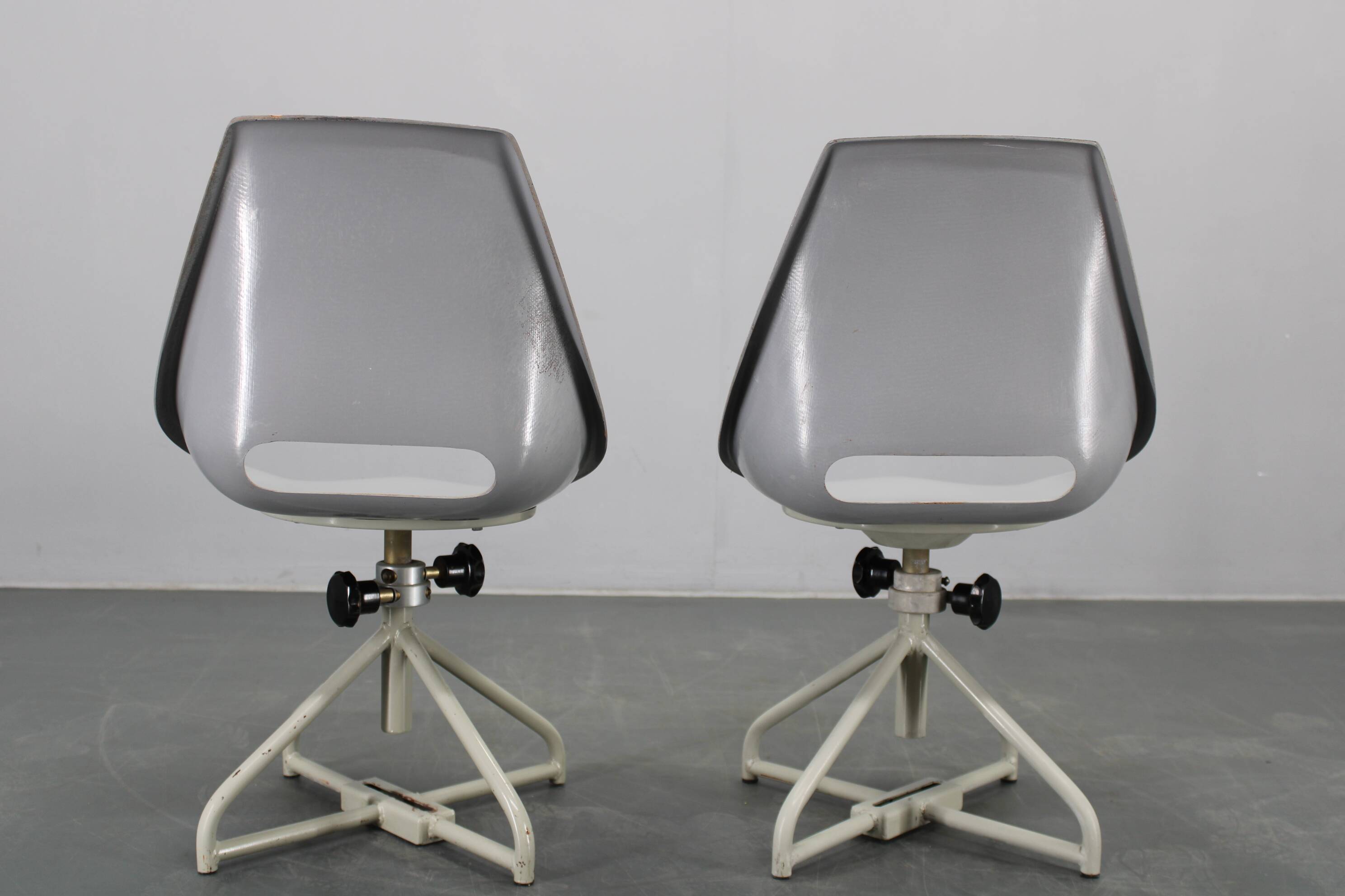 1960s Miroslav Navratil Pair of Fiberglass Chairs for Vertex, Czechoslovaki