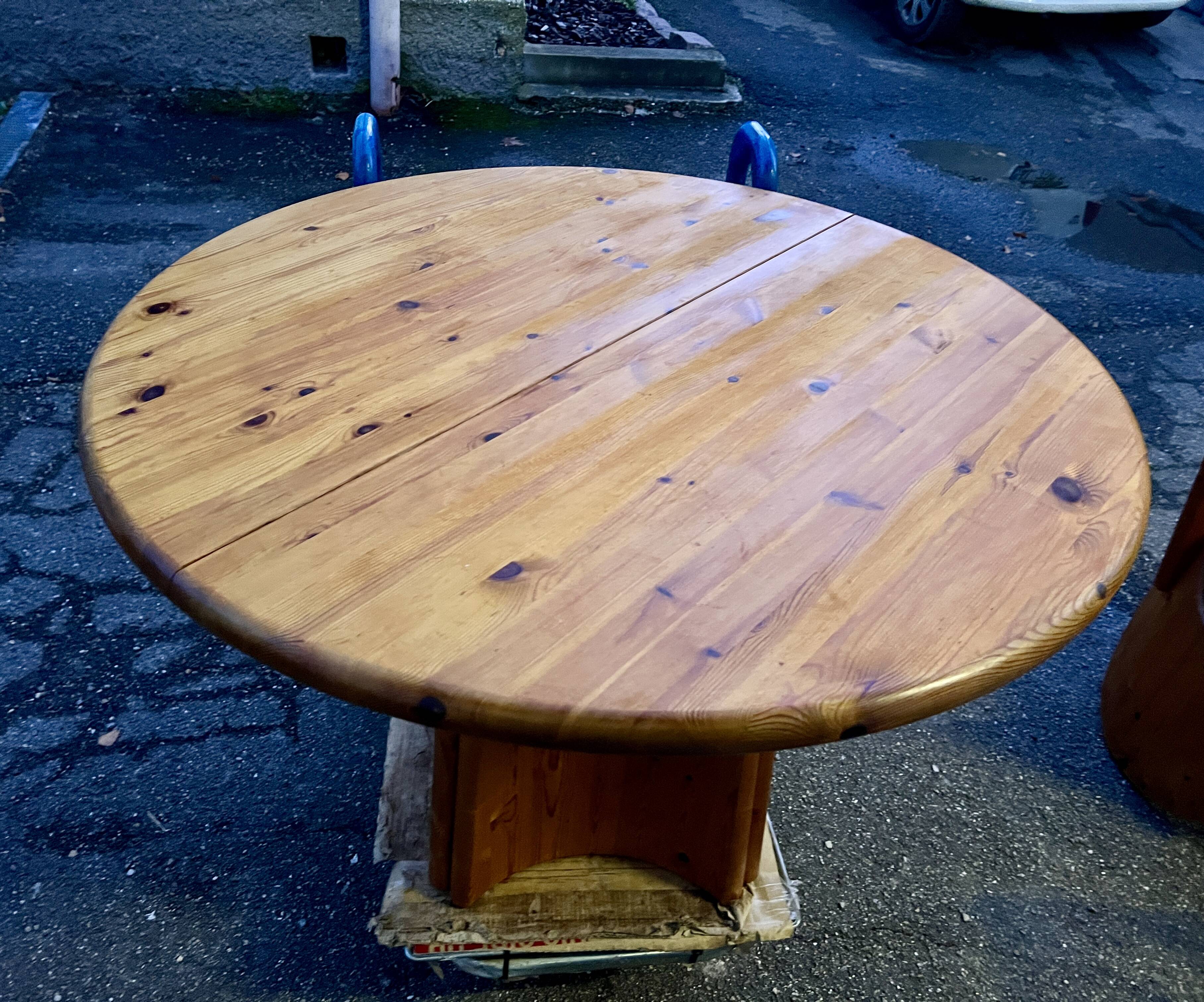 Large Scandinavian pine table - 6 chairs