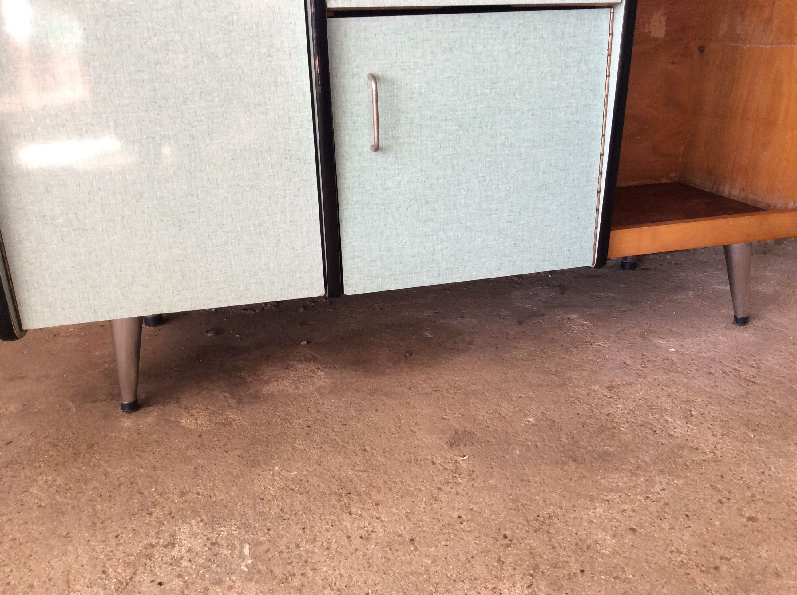 Buffet en formica vert "mint"
