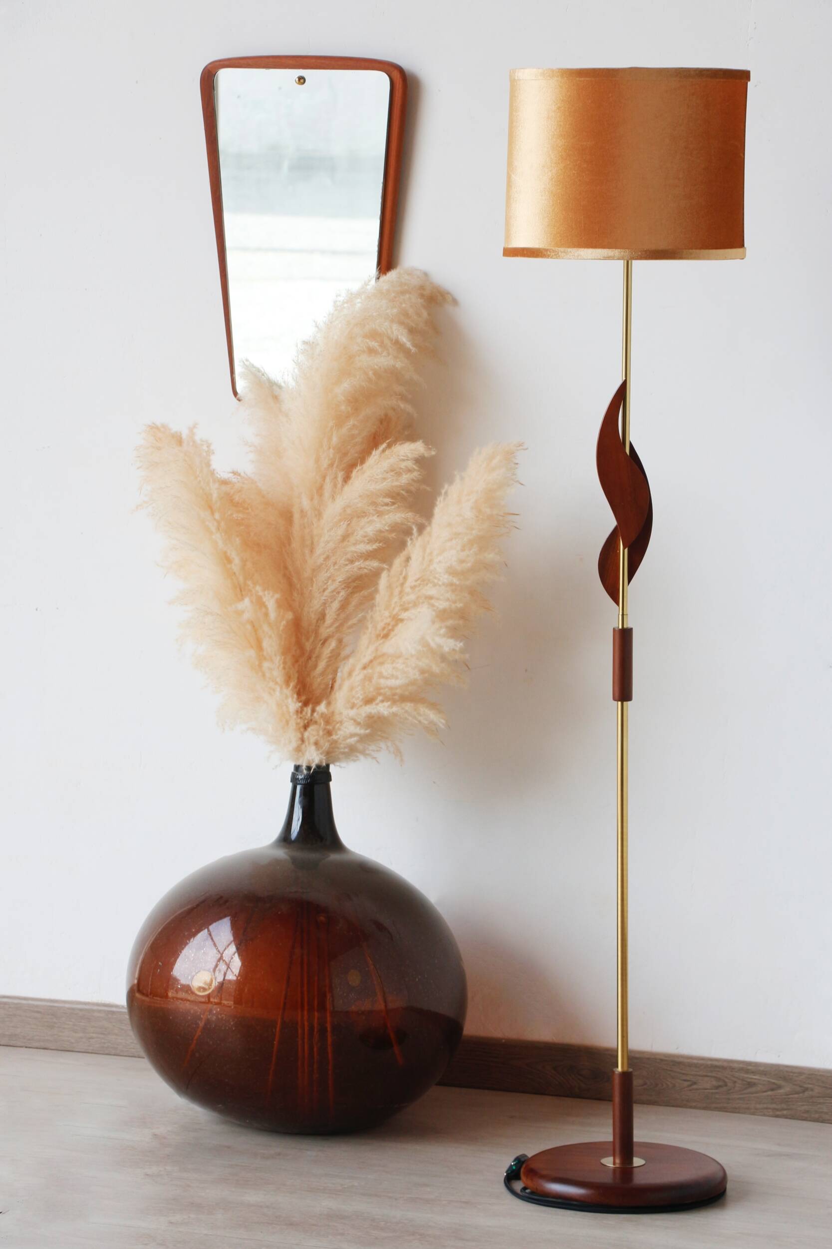 Teak and brass vintage Scandinavian floor lamp 1960 | Bakelite