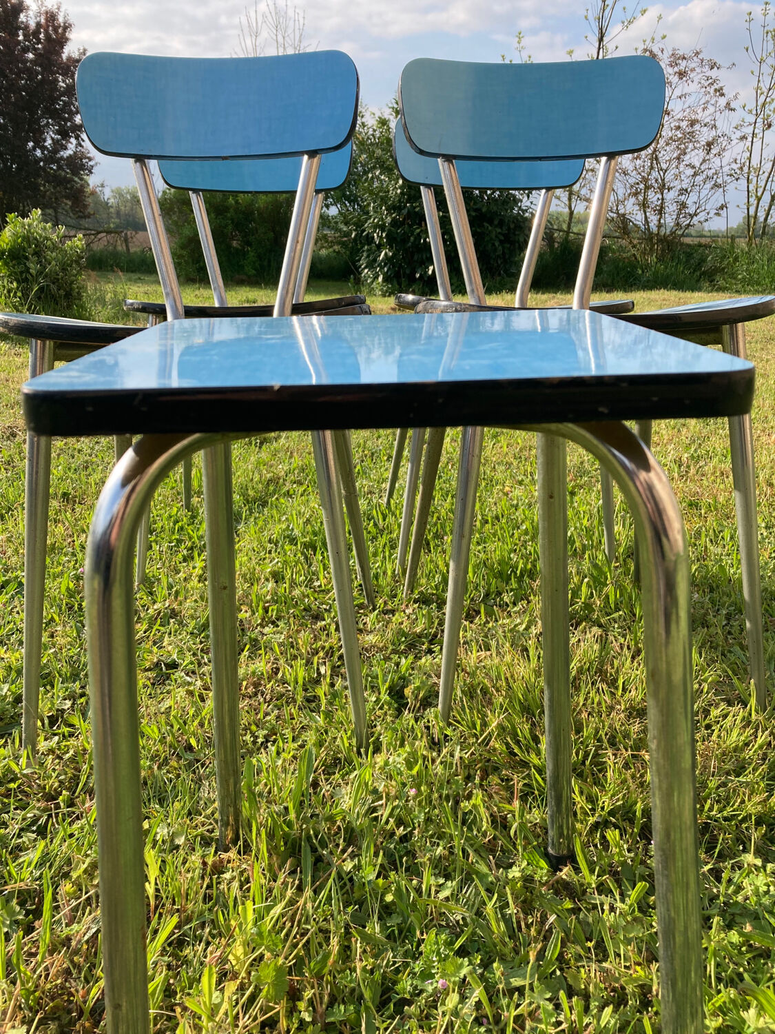 Formica blue set of 4 chairs +1 stool