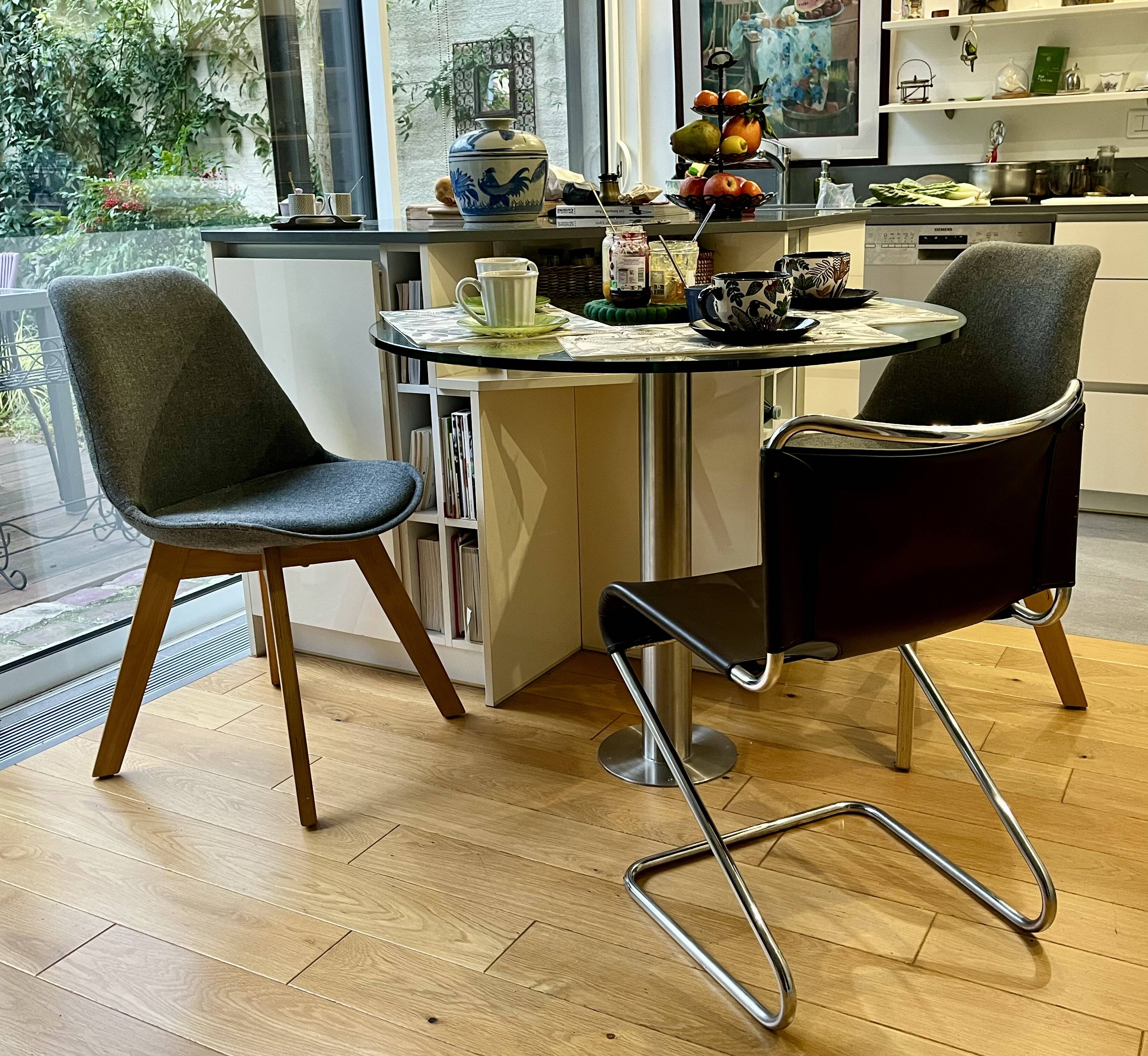 Leather designer chair - Biscia model - Pascal Mourgue