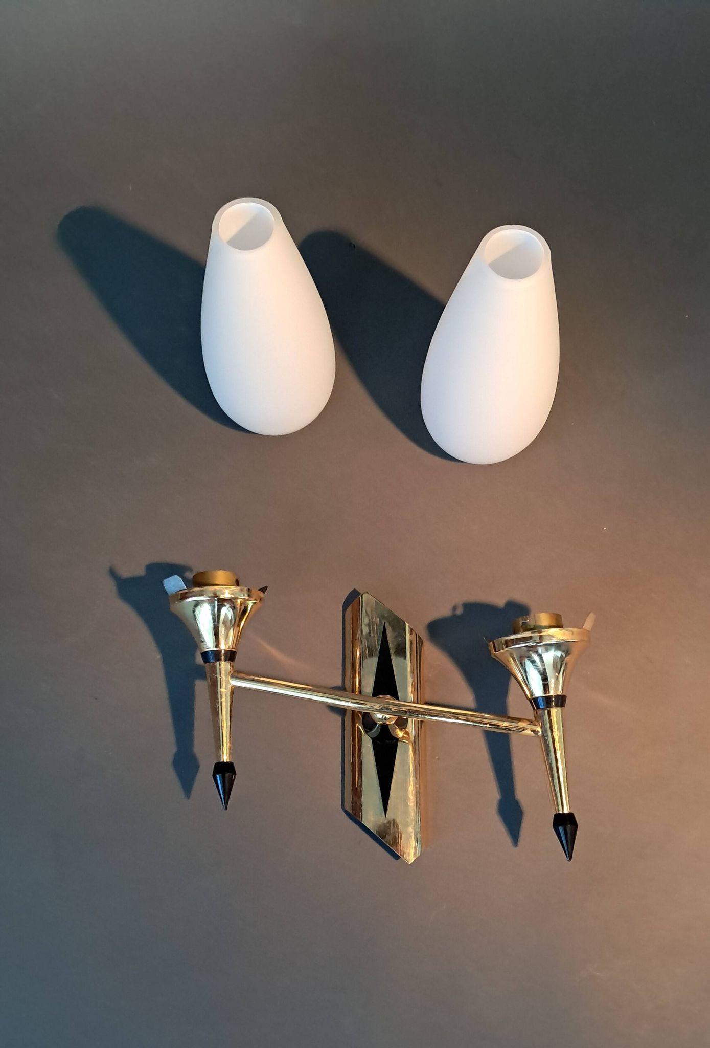 Small two-light wall lamp, white opaline and gilded brass, Circa 1960.