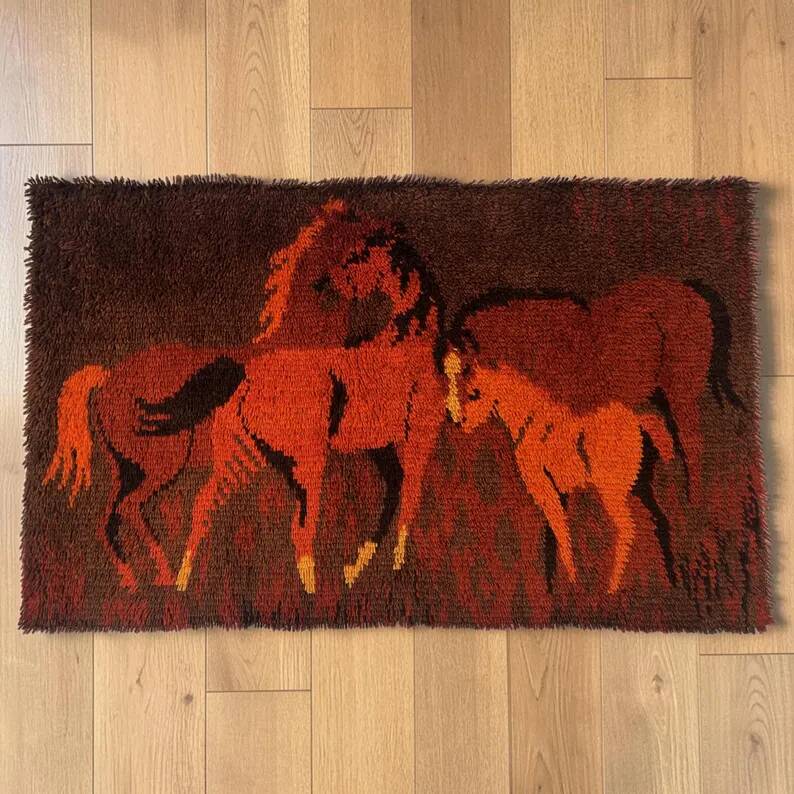 Tapis et tapisserie RYA vintage des années 1970 en marron et orange avec cheval