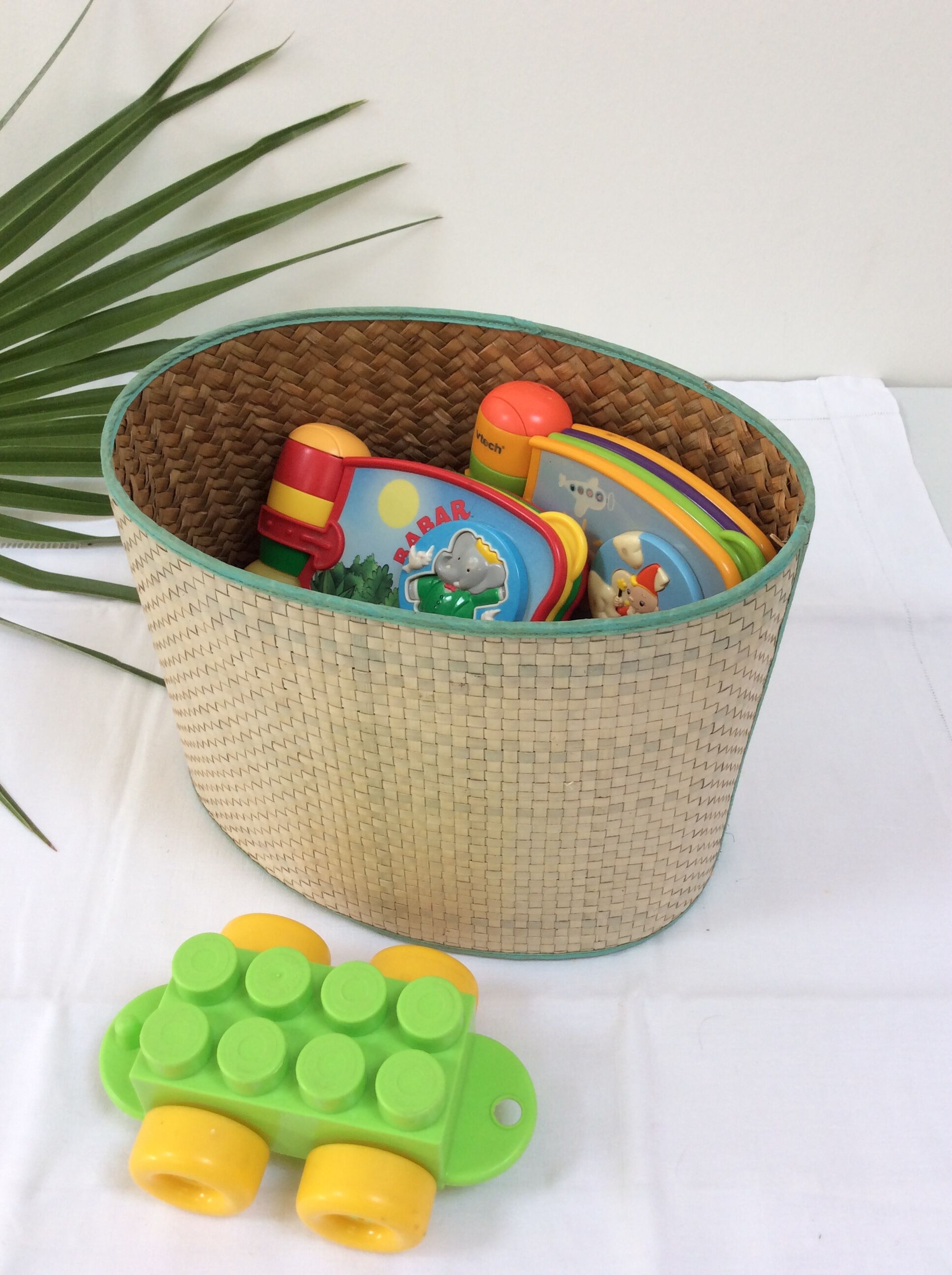 Basket with lid vintage