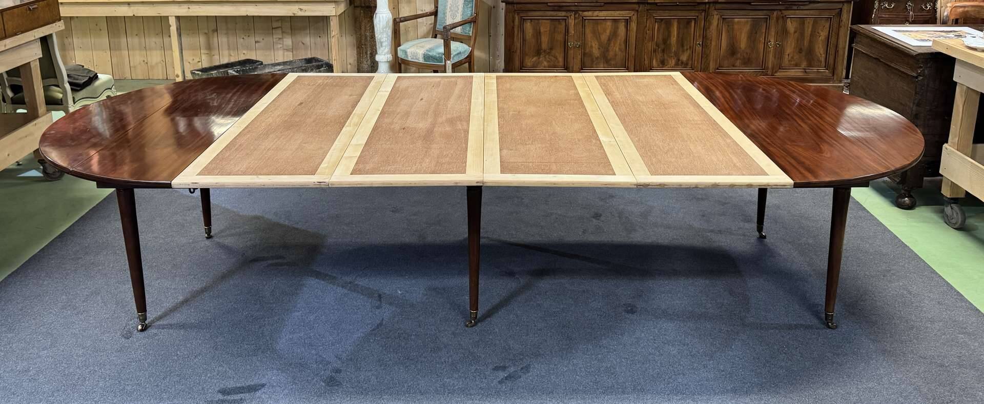 19th-century Louis XVI dining table in Cuban mahogany.