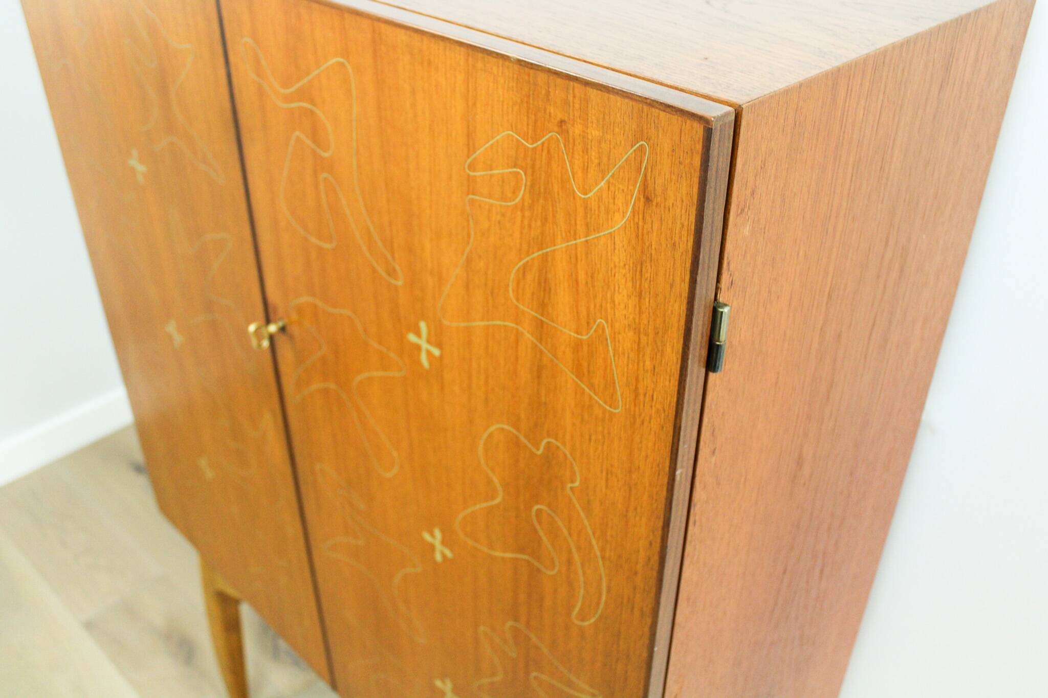 Rare armoire à cocktails/boissons vintage du milieu du siècle par AB Forenade Mobelfabrik