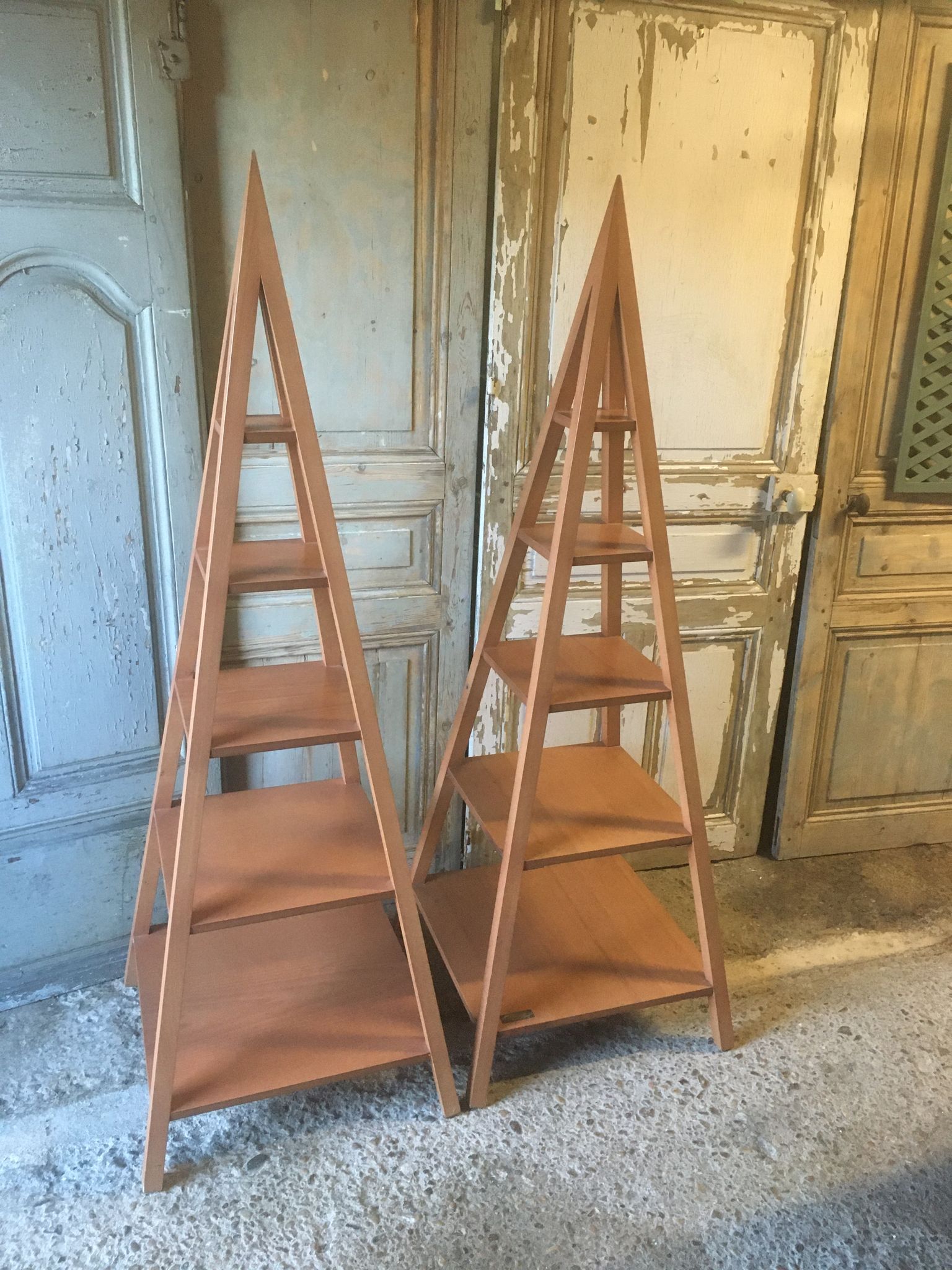 Pyramid shelves "Jodhpur" in Rubberwood