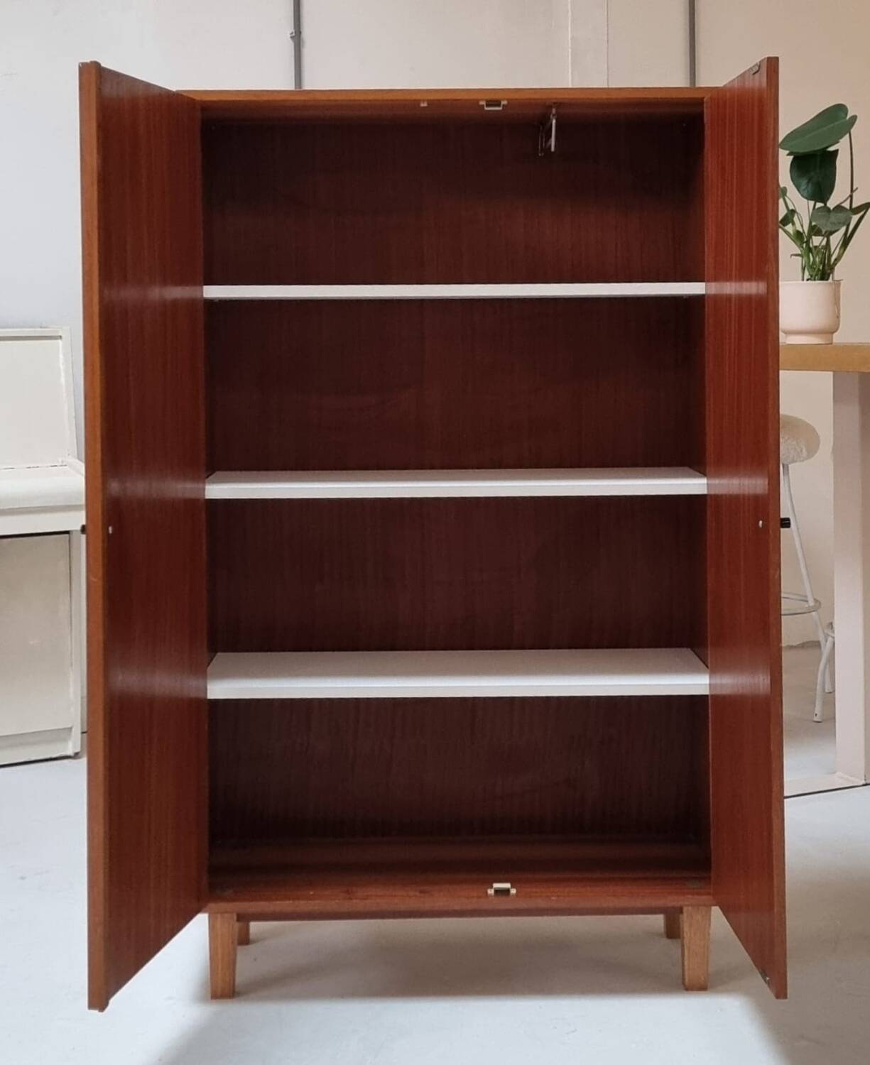 Armoire du milieu du siècle