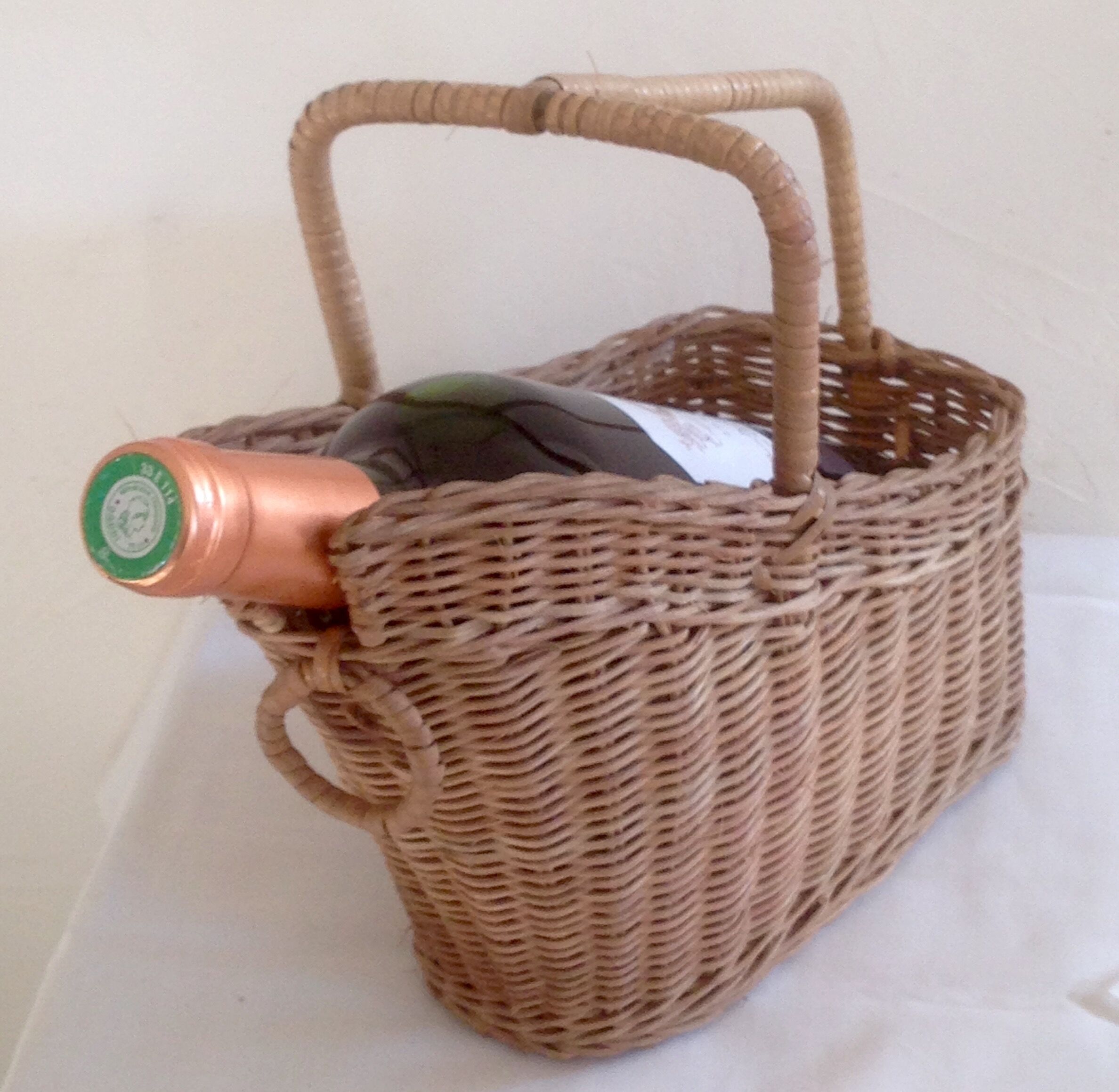 Basket Wicker with handle for bottle