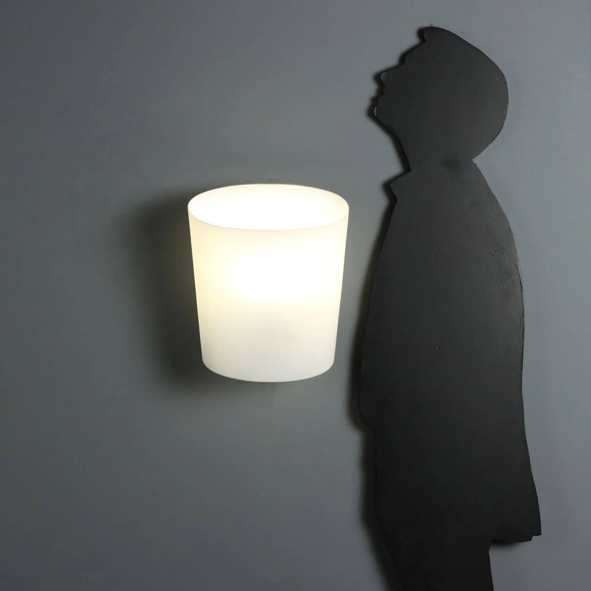 Vintage wall light in opaline glass, Italian design, 1980s.