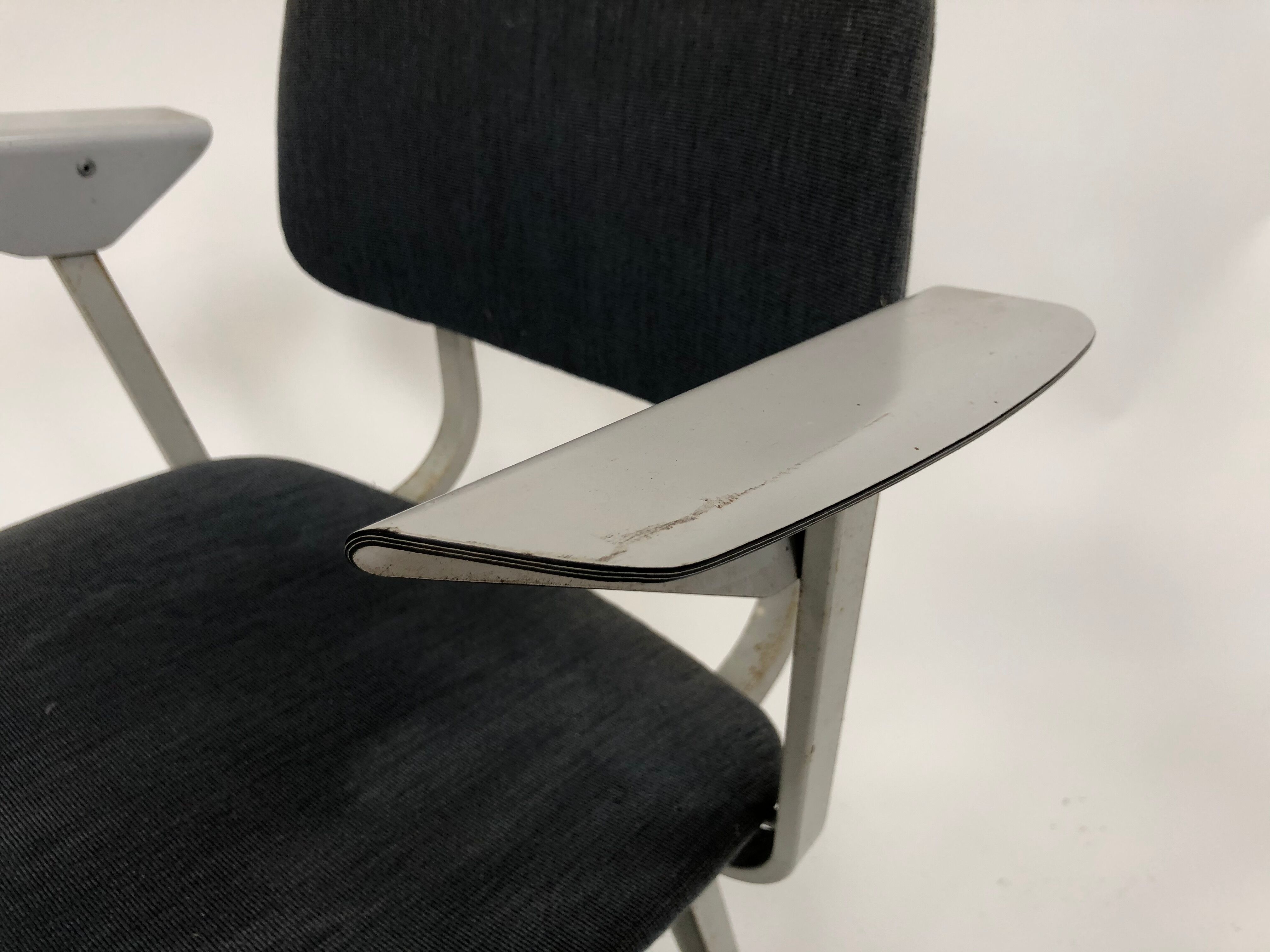 Circle Friso Kramer Revolt Ahrend vintage chair with designer armrests
