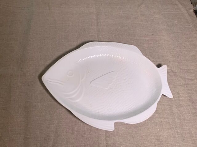Serving dish in the shape of a white glazed ceramic fish