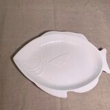 Plat de service en forme de poisson en céramique émaillée blanche