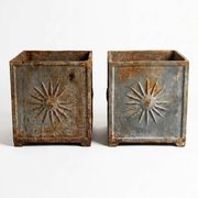 Paire de jardinières en fonte