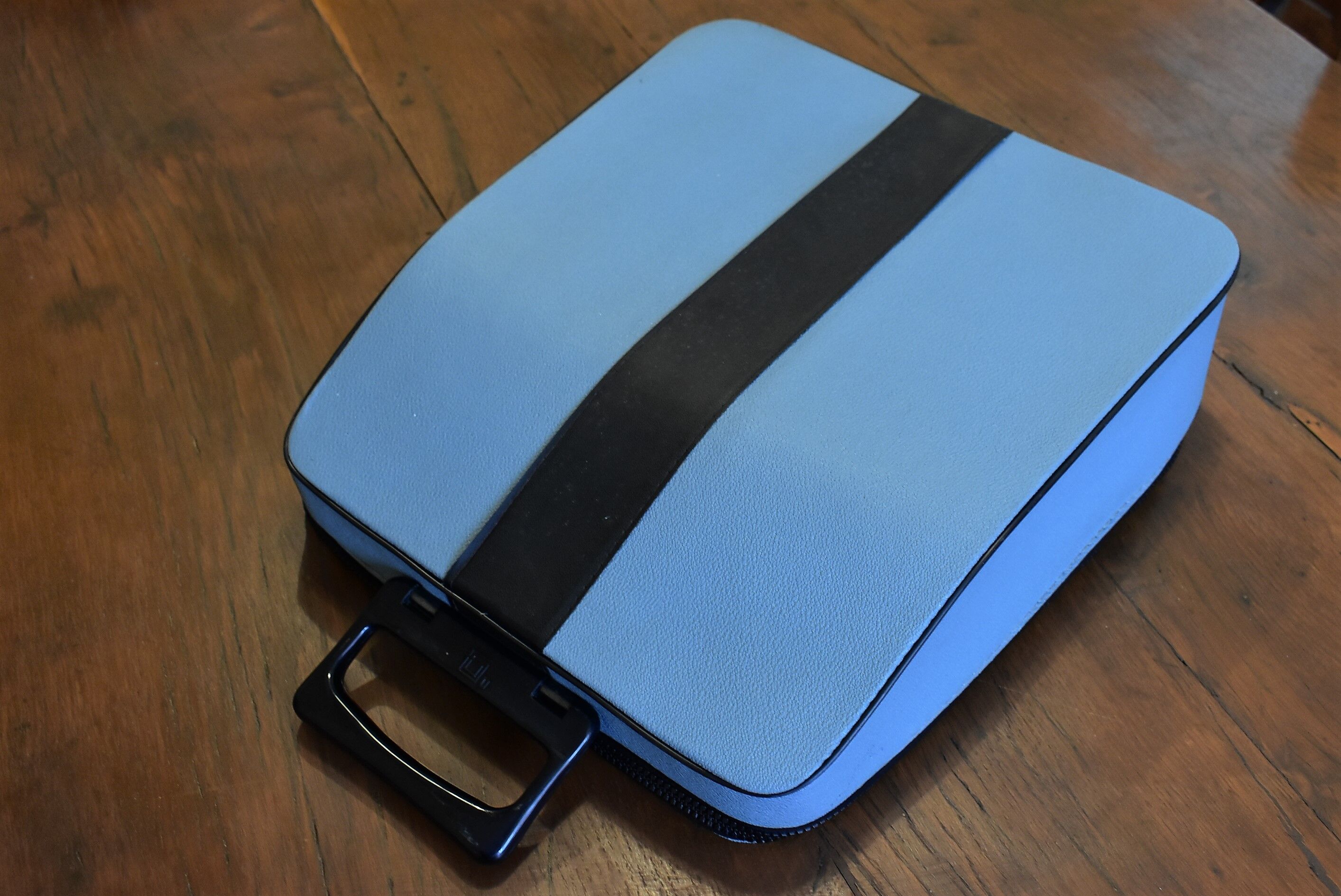 OLIVETTI LETTERA 32 typewriter with case