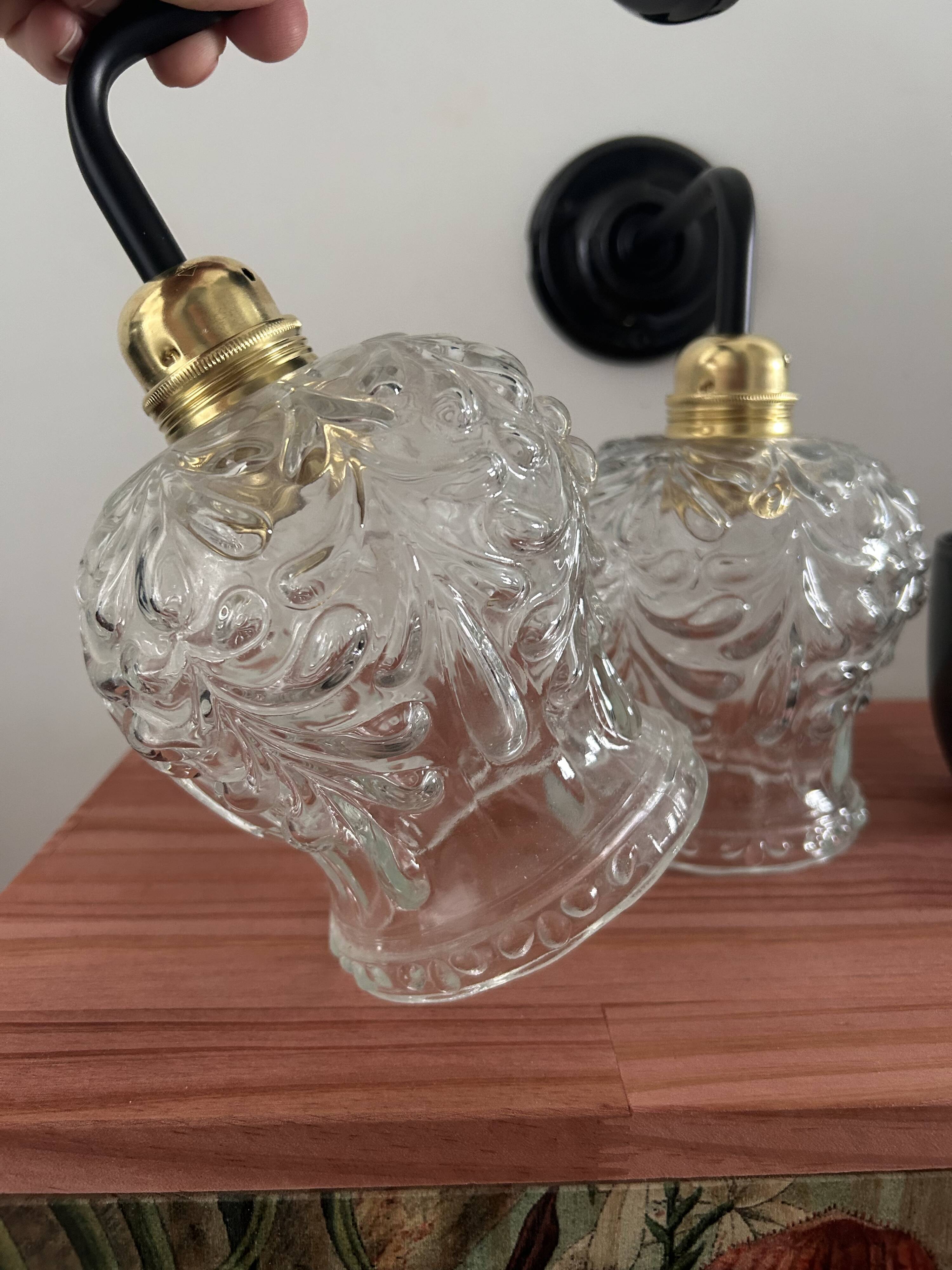 Paire d’appliques murales vintage en verre ciselé