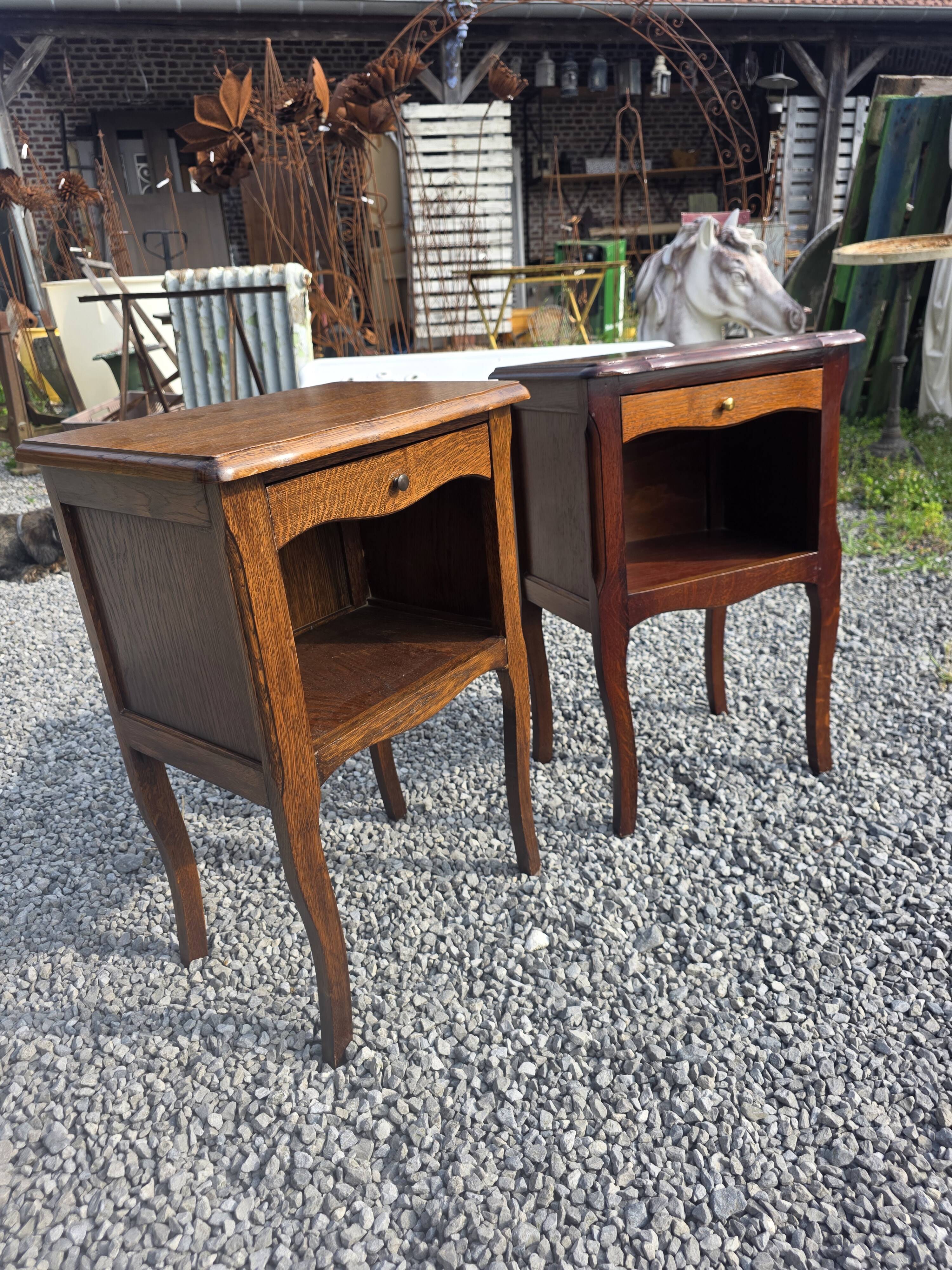 Paire de table de chevet style Louis XV en chêne