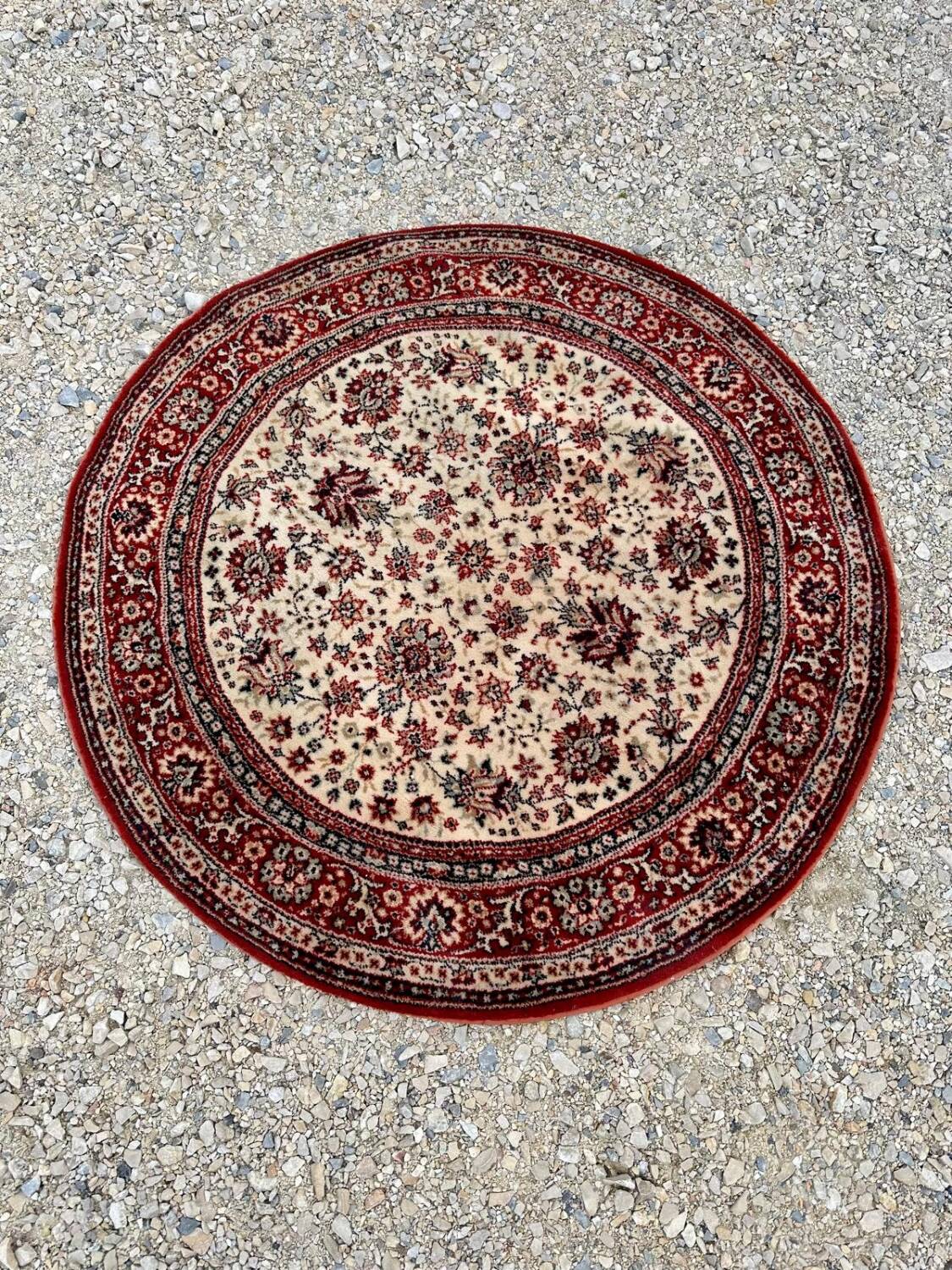 Round oriental rug