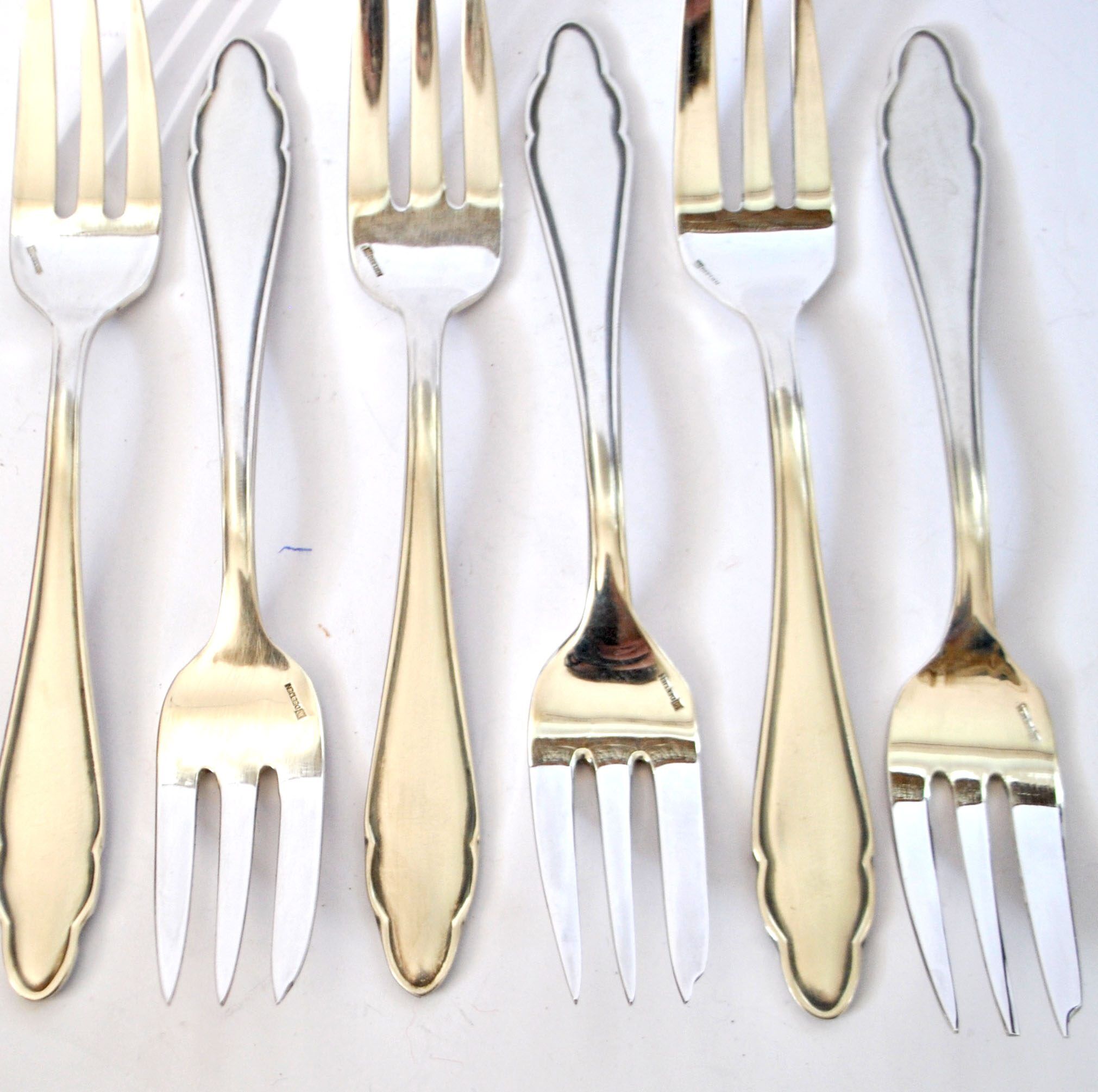 6 fourchettes à dessert modernistes en métal argenté chantourné DEETJEN