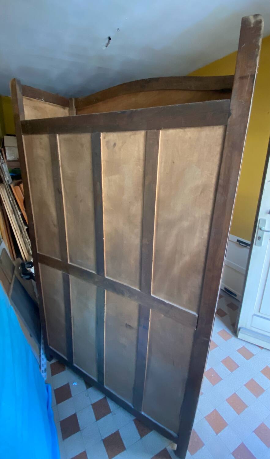 Oval mirror wardrobe
