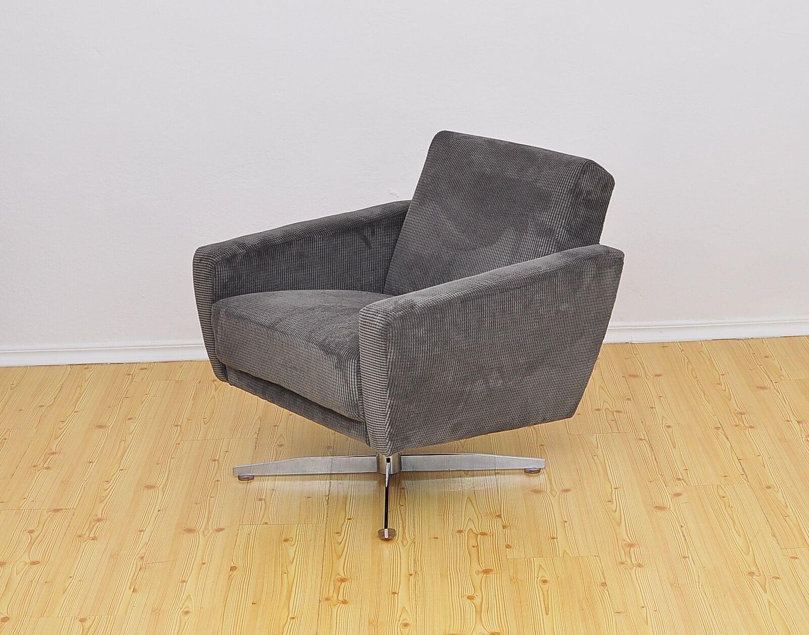 Mid-century velor swivel armchair, 1960s