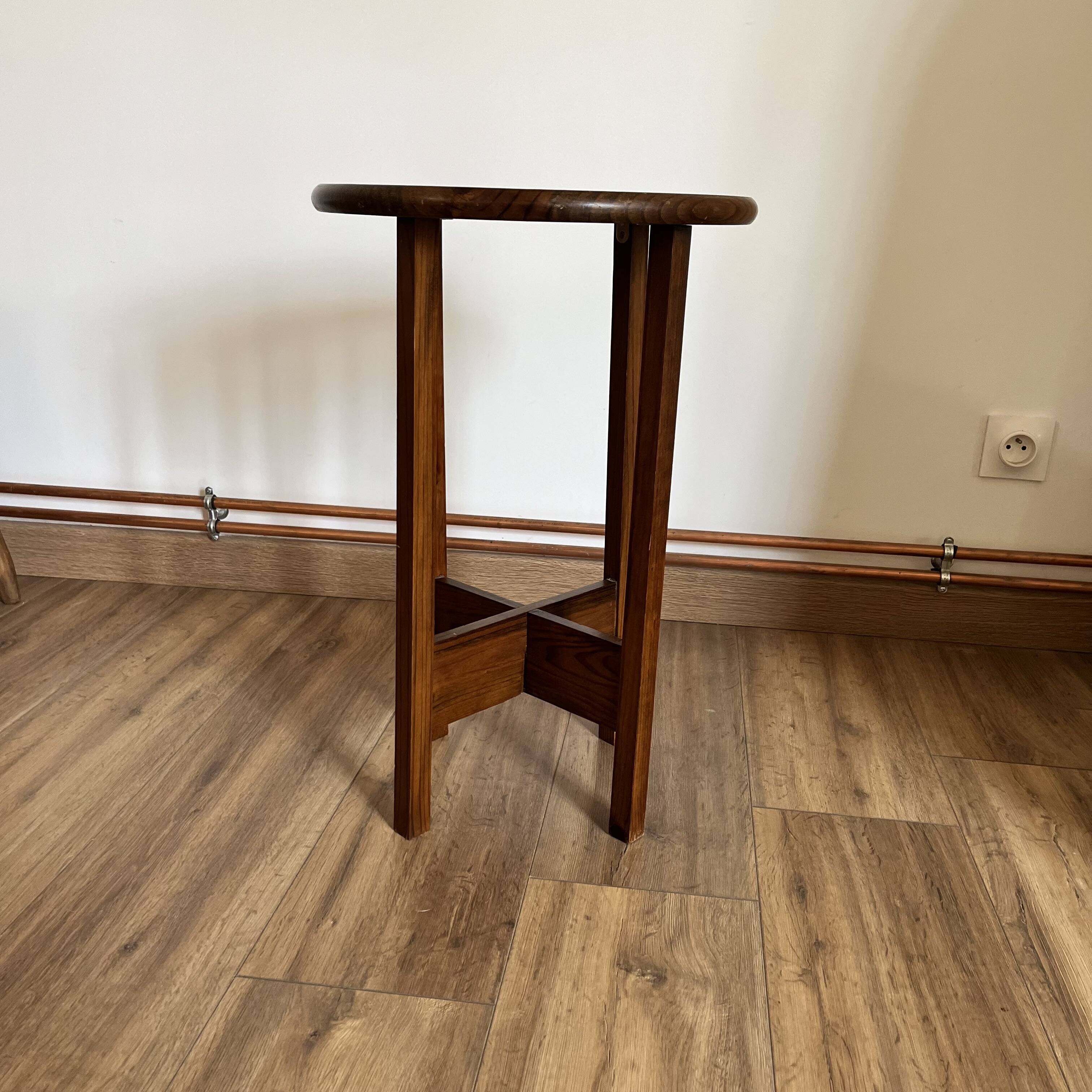 Wooden pedestal table
