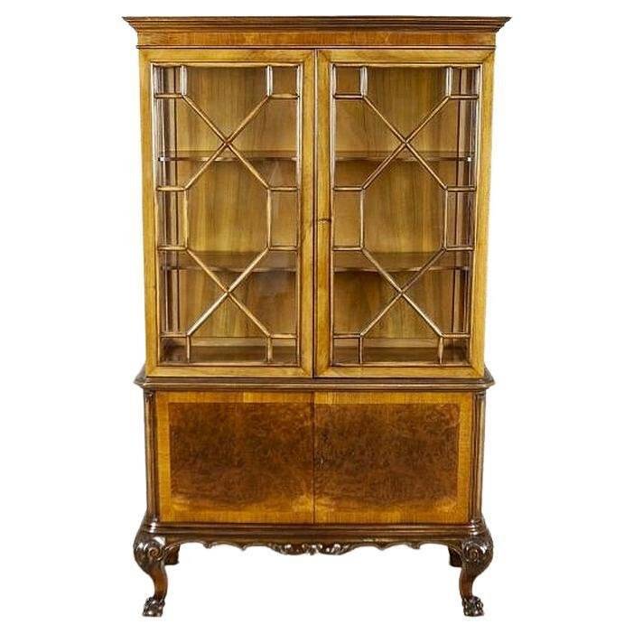 Vitrine en bois et placage d'acajou Chippendale, années 1930