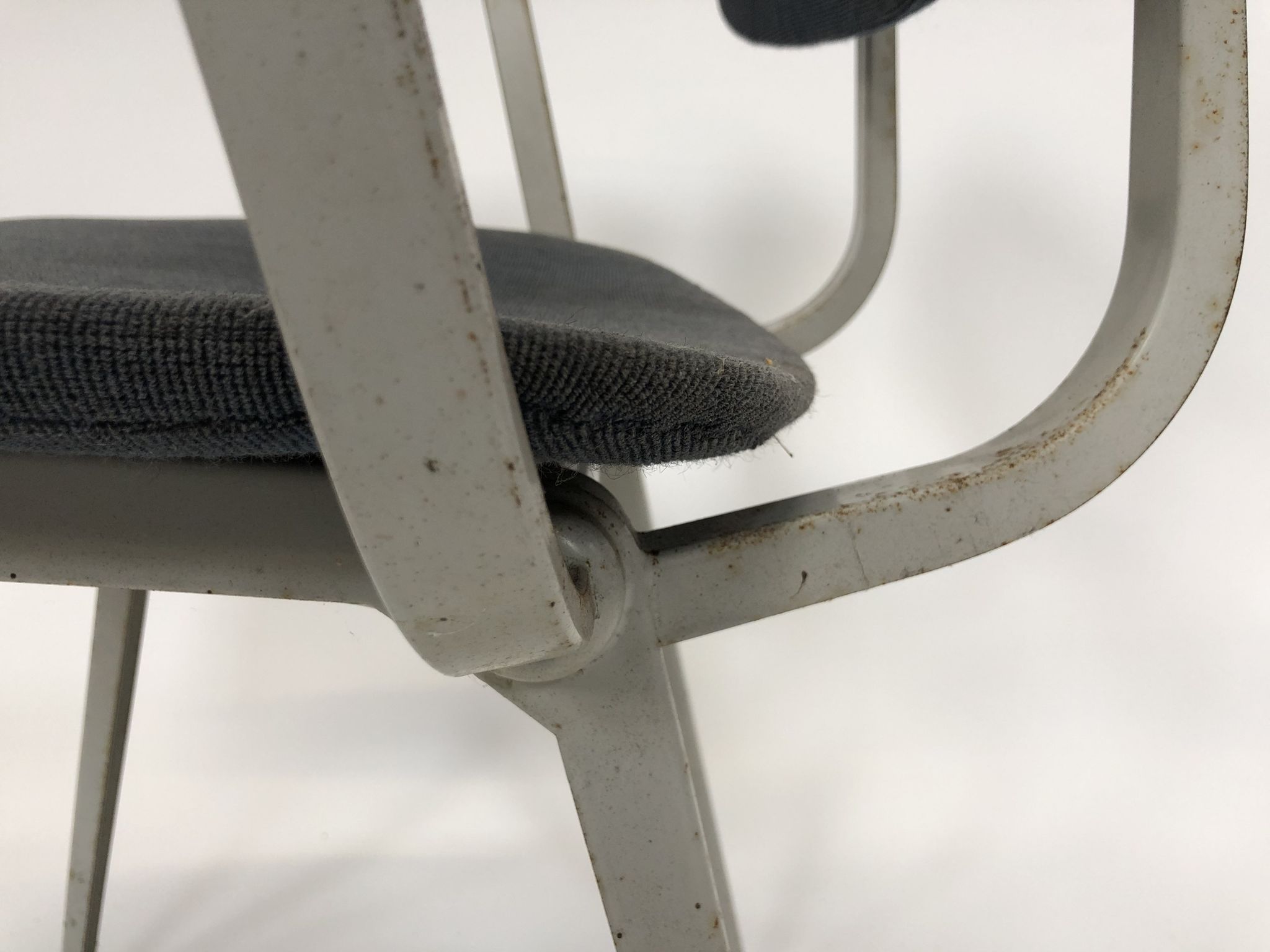 Circle Friso Kramer Revolt Ahrend vintage chair with designer armrests