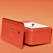 Stube - vintage household scale in red painted metal - force 10